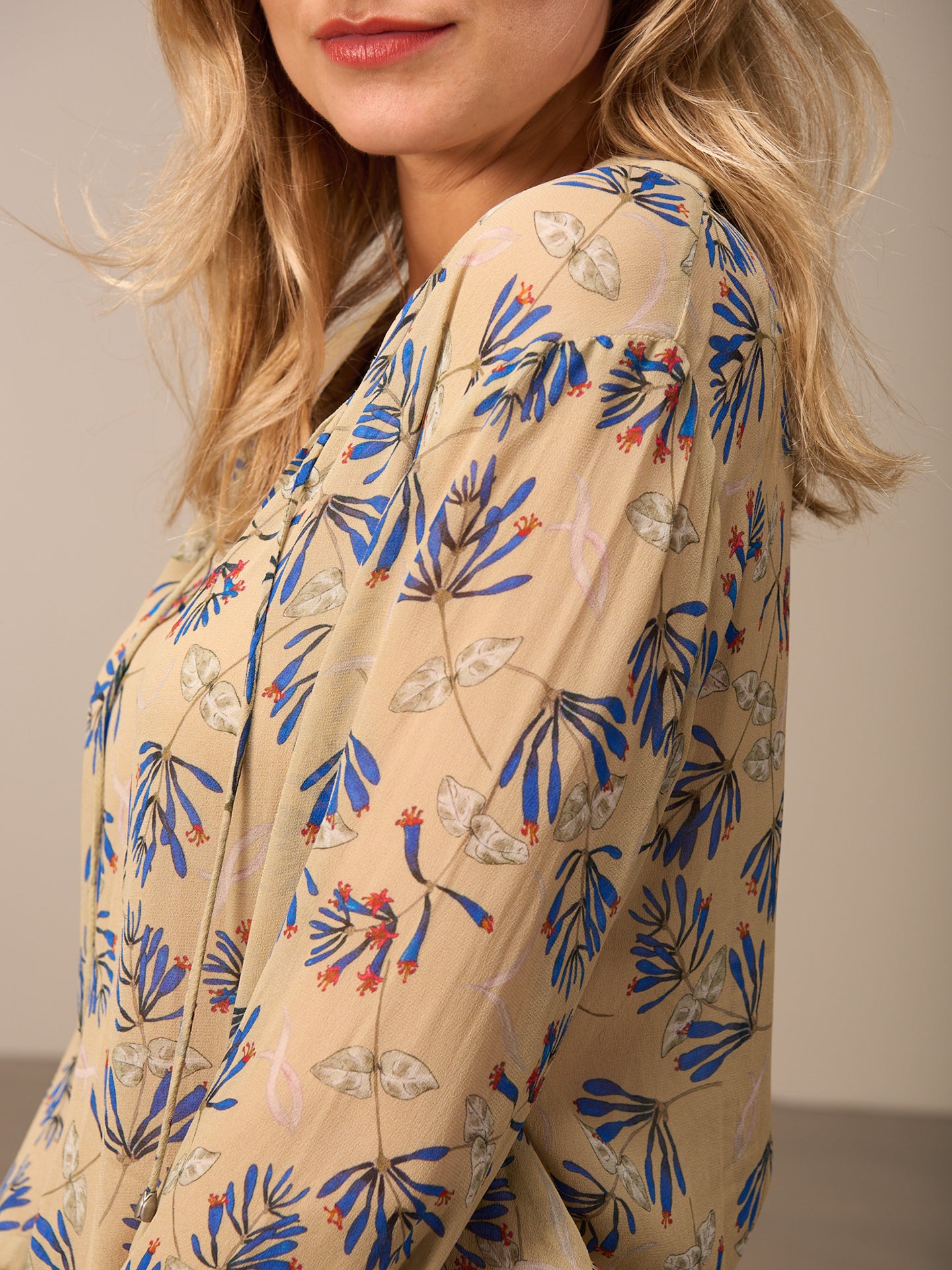 Bluse mit Stehkragen