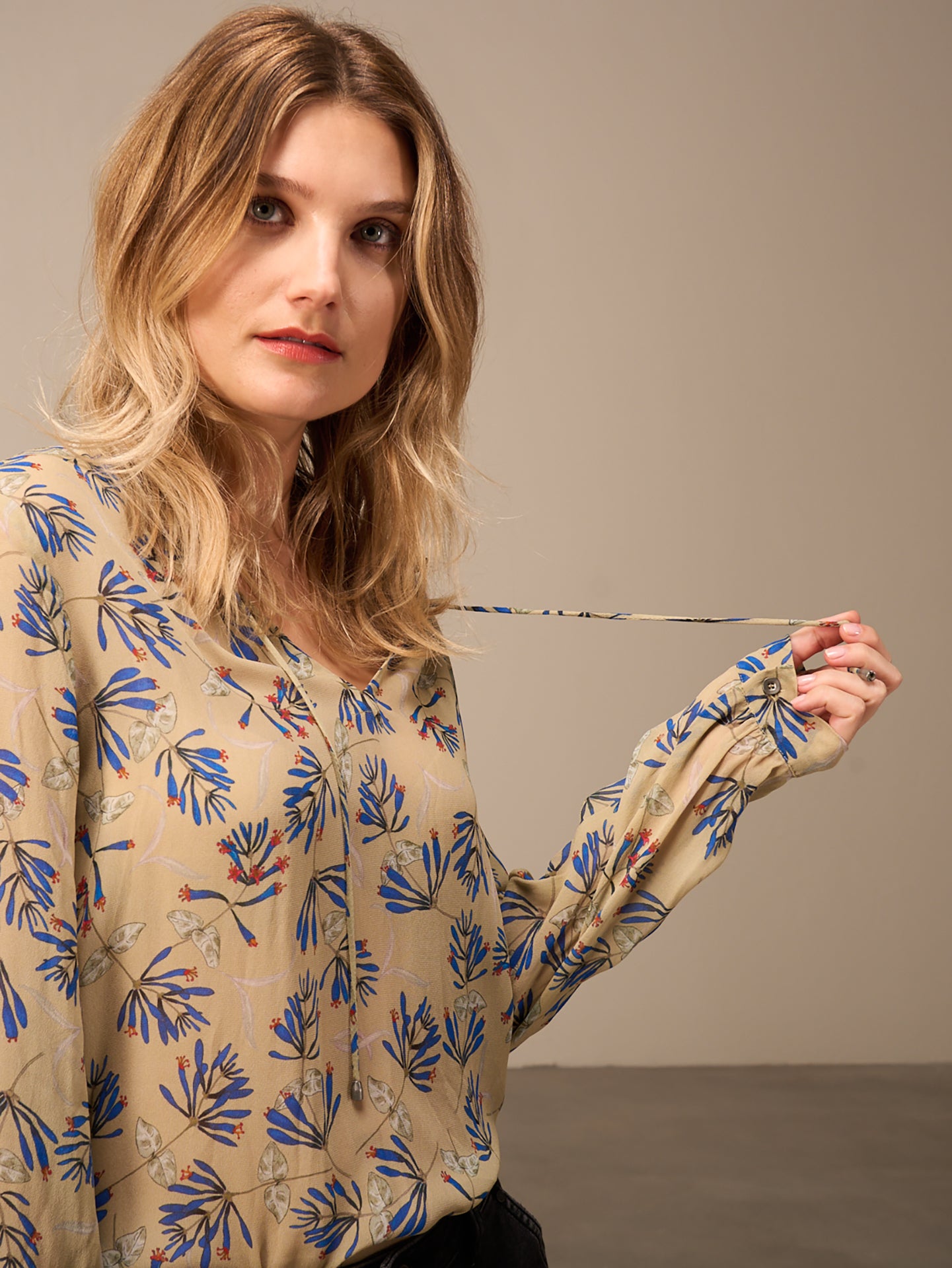 Bluse mit Stehkragen