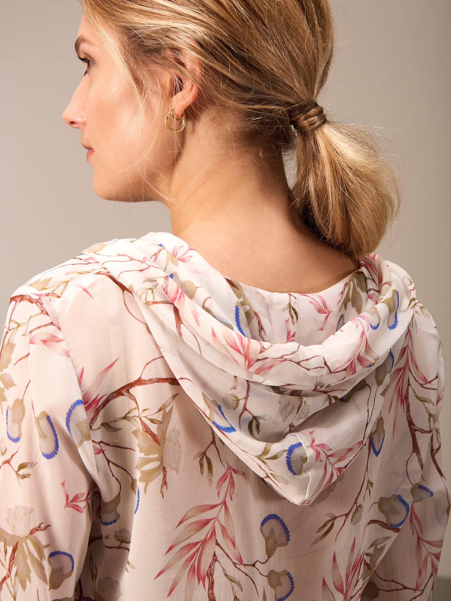 Bluse mit Kapuze