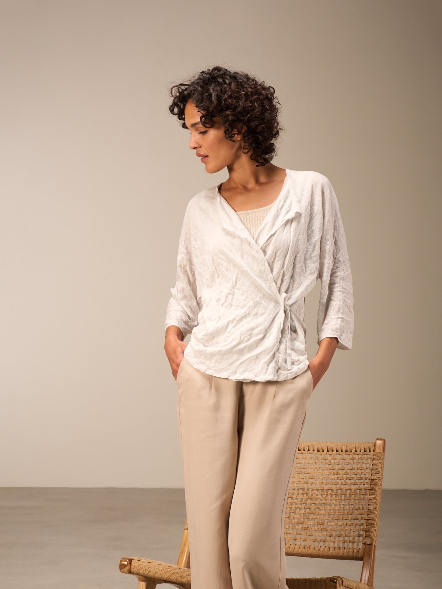 Strickjacke gewickelt