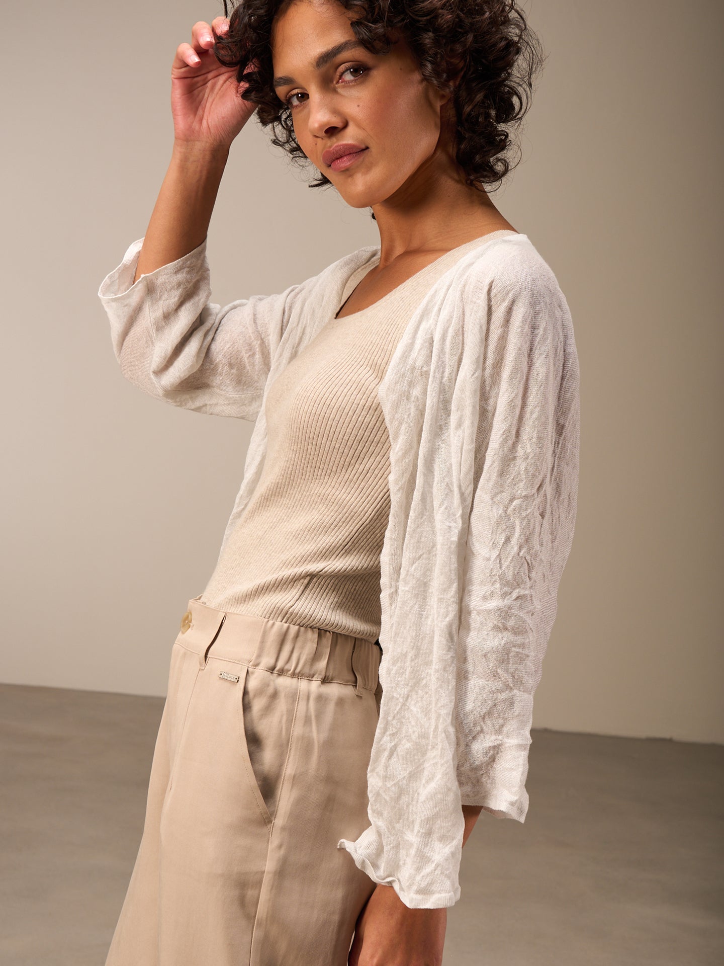 Strickjacke gewickelt