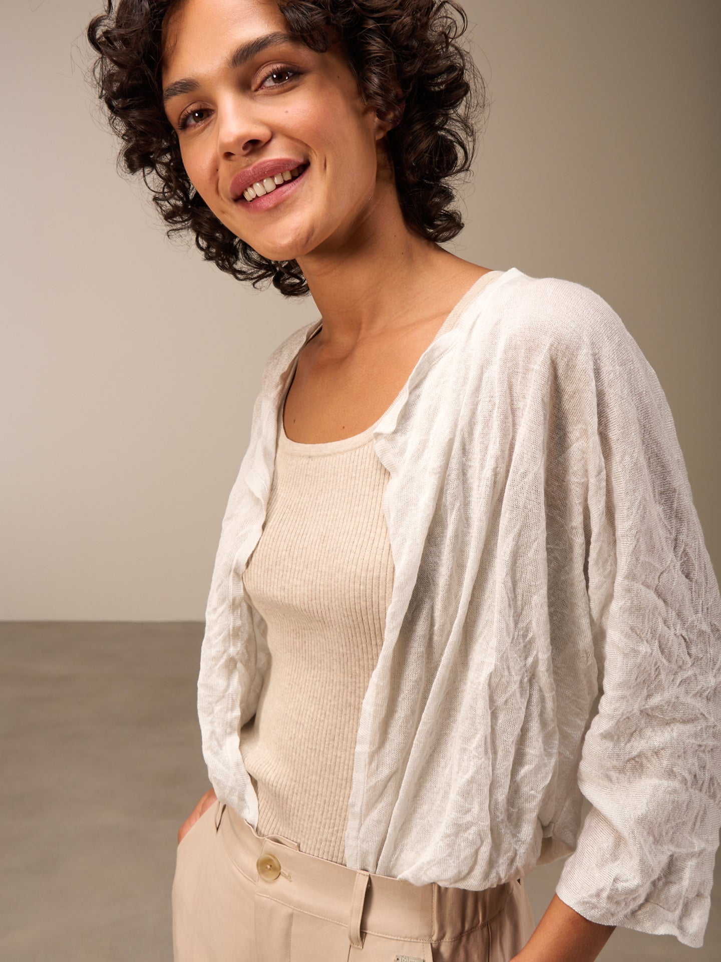 Strickjacke gewickelt