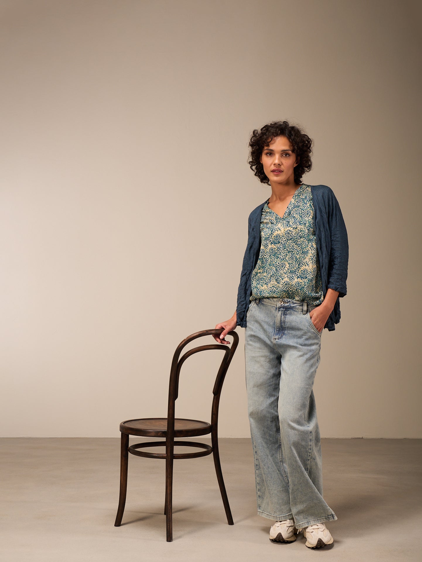 Strickjacke gewickelt