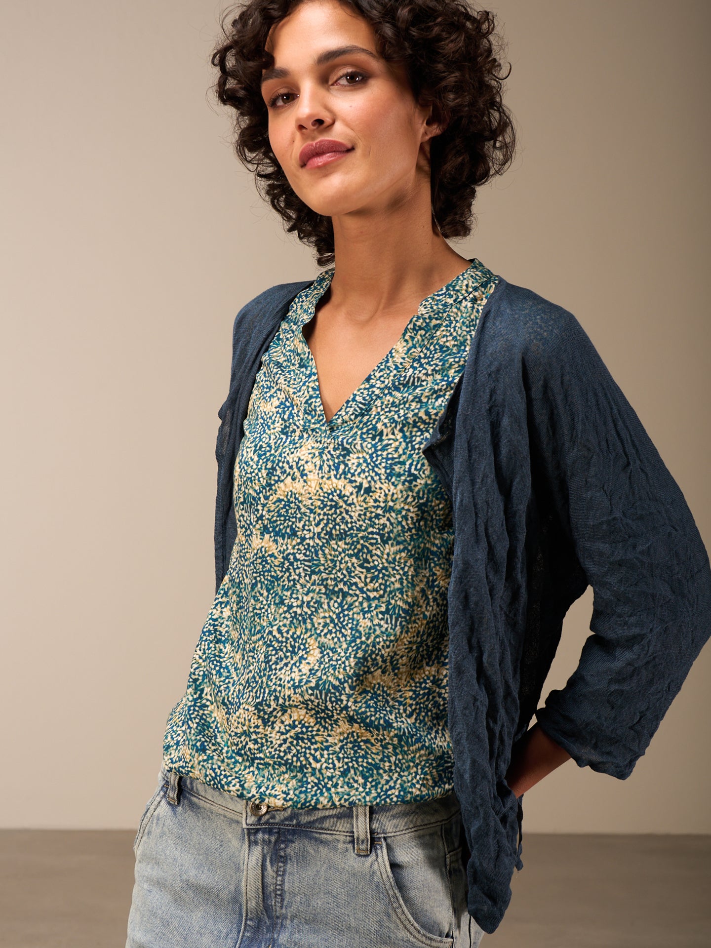 Strickjacke gewickelt