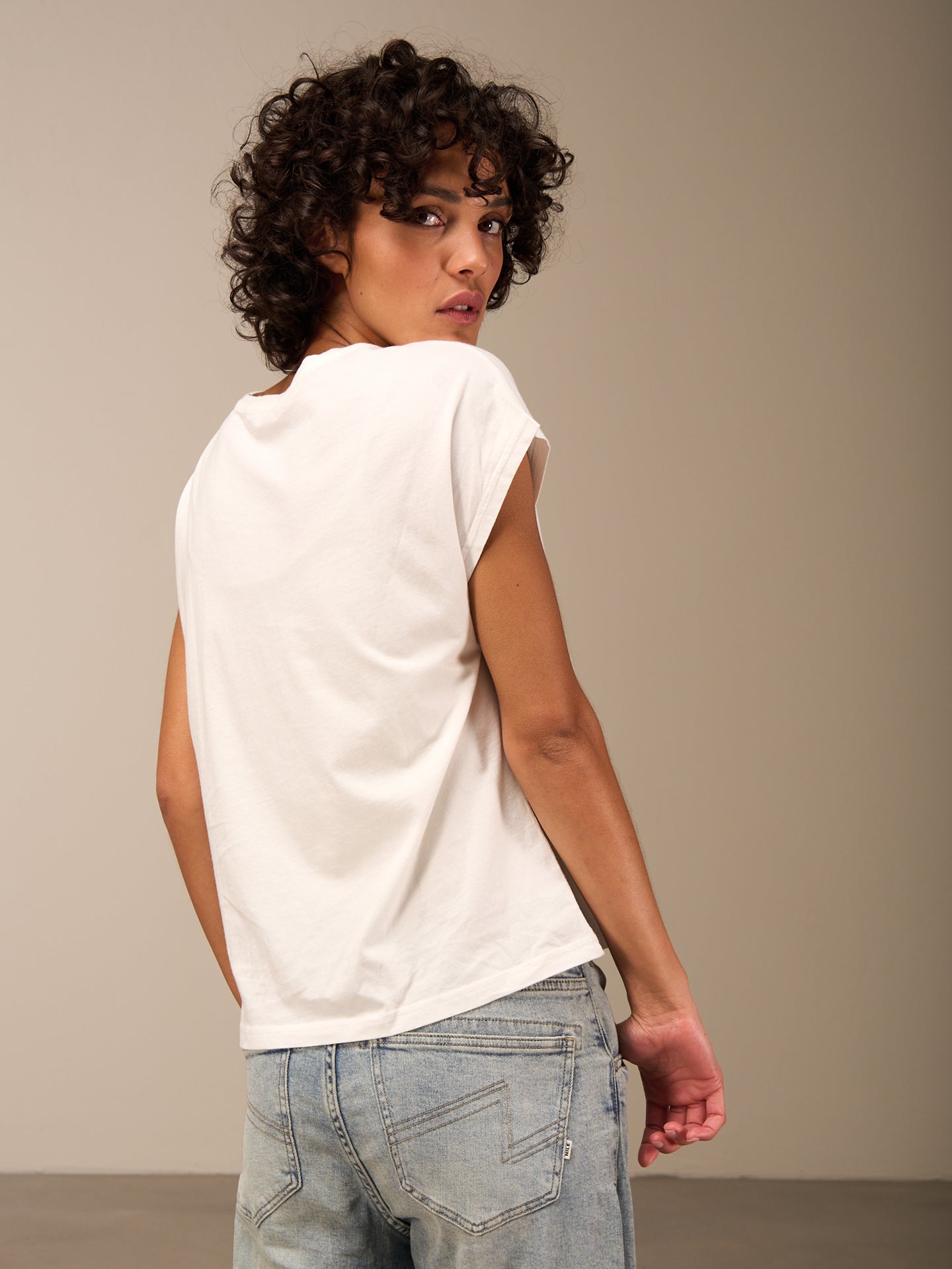 T-shirt à manches coupées raccourcies