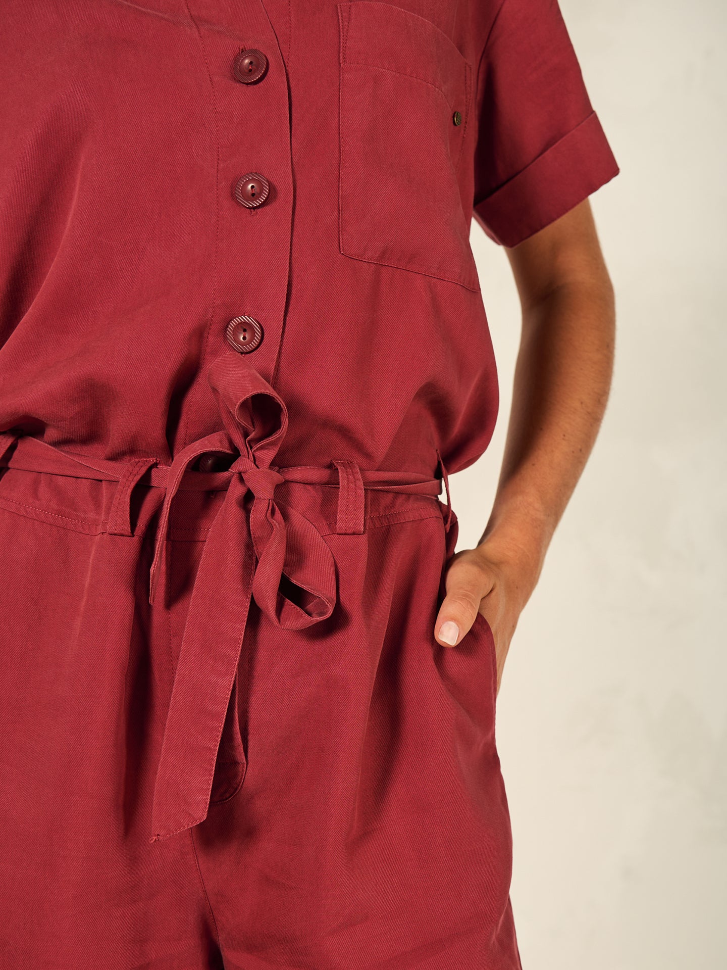 Jumpsuit mit Gürtel