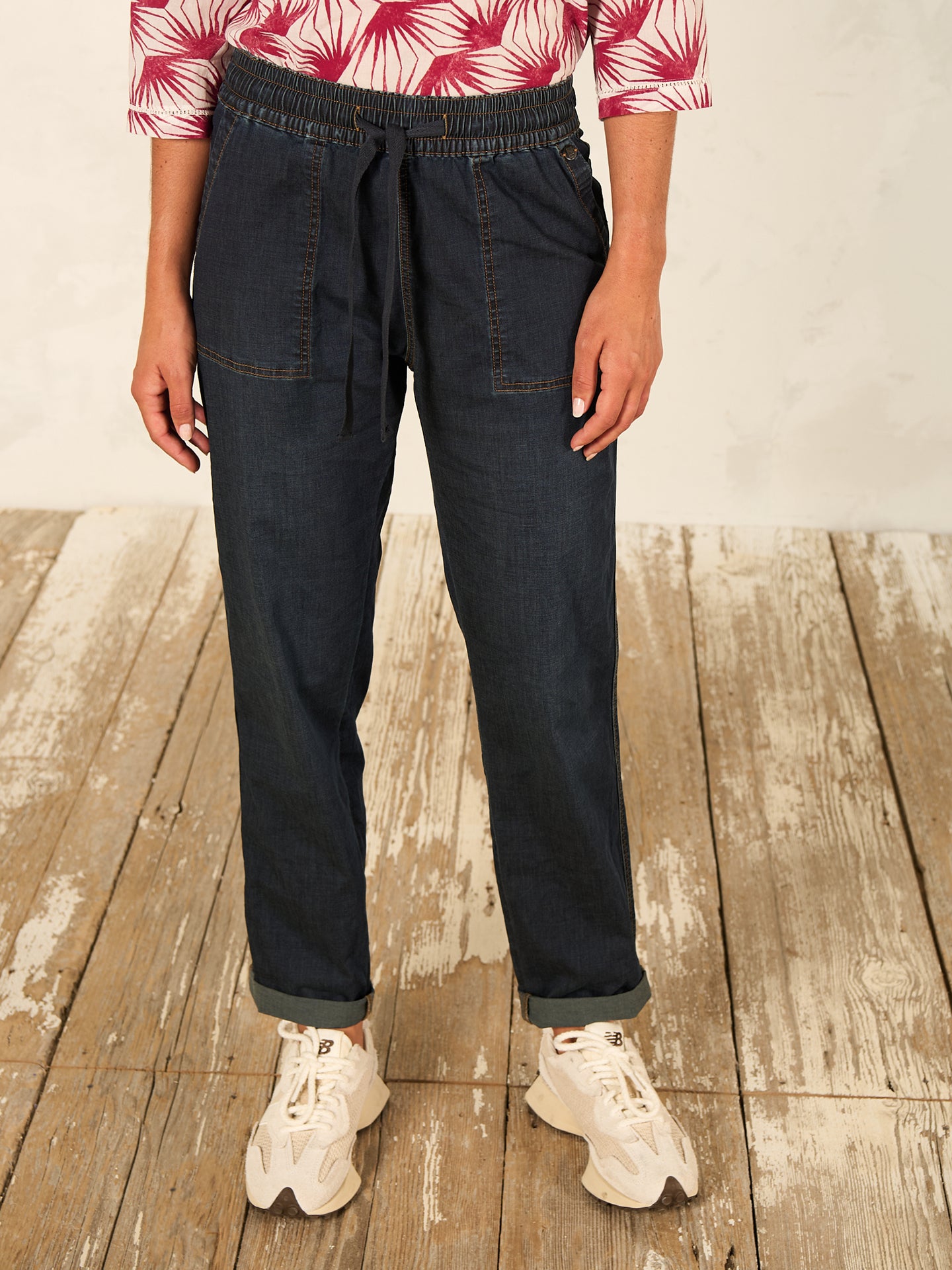 Pants with elastic waistband