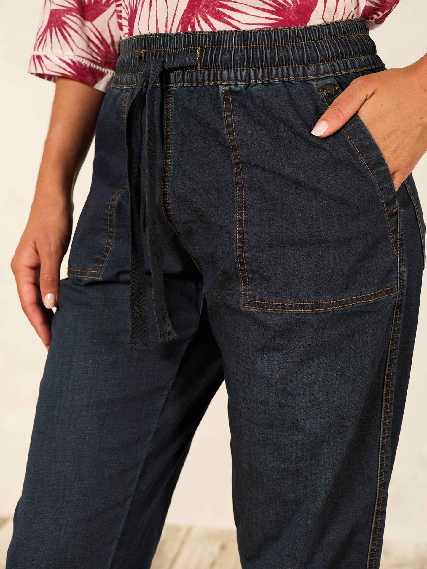 Pants with elastic waistband