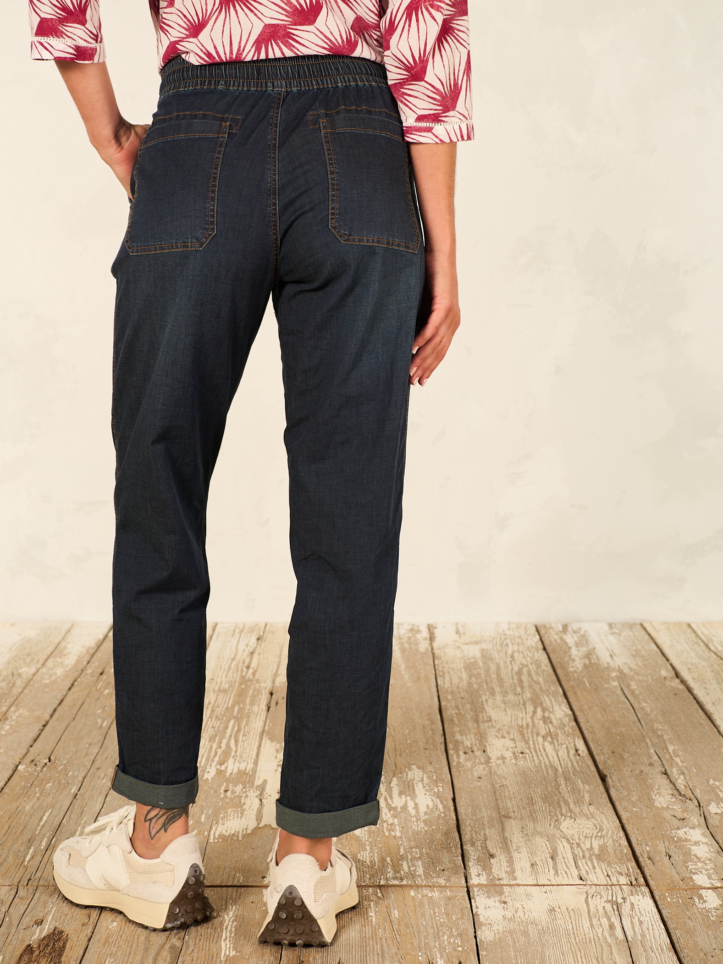 Pants with elastic waistband