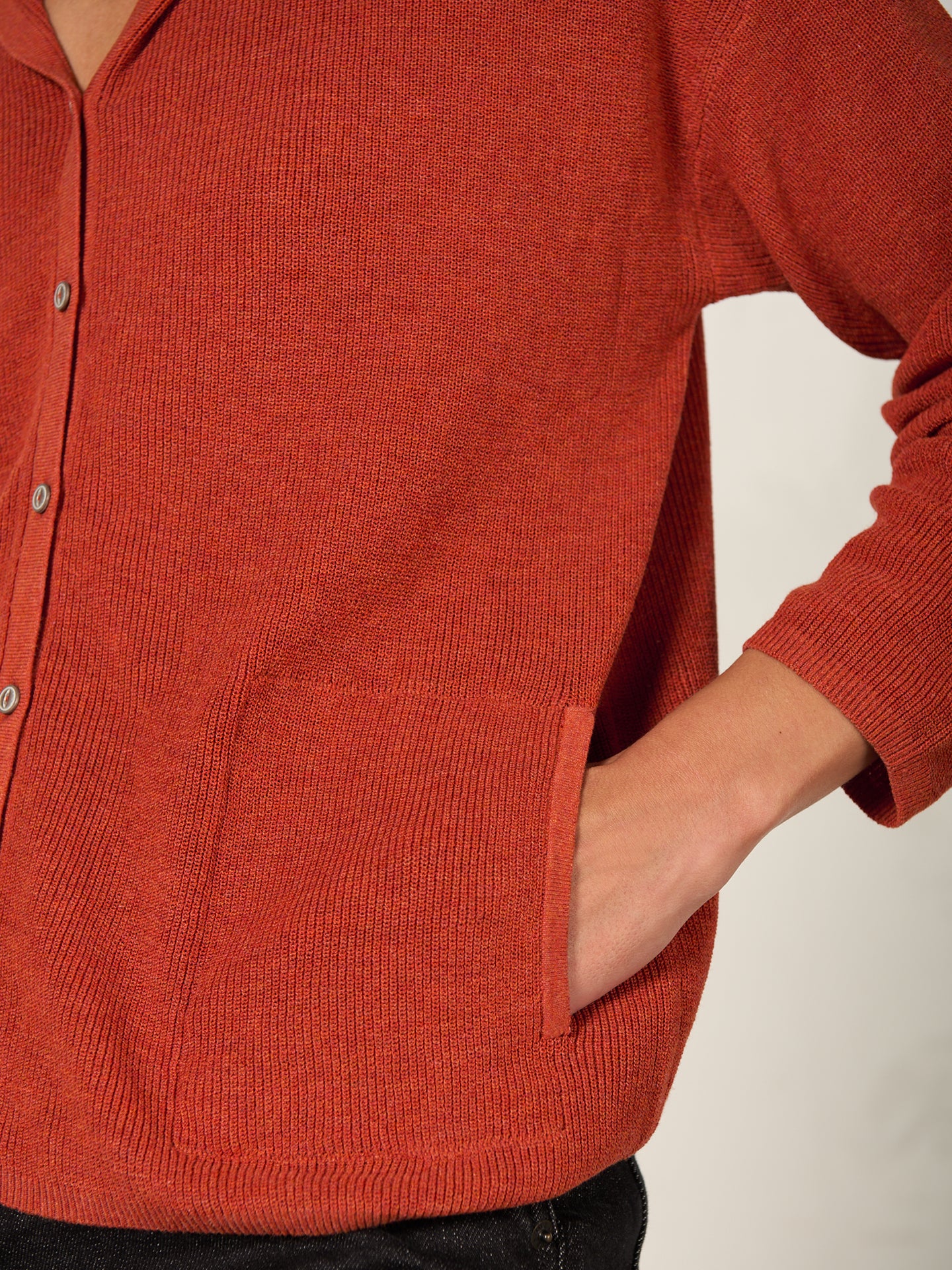 Strickjacke mit Kapuze