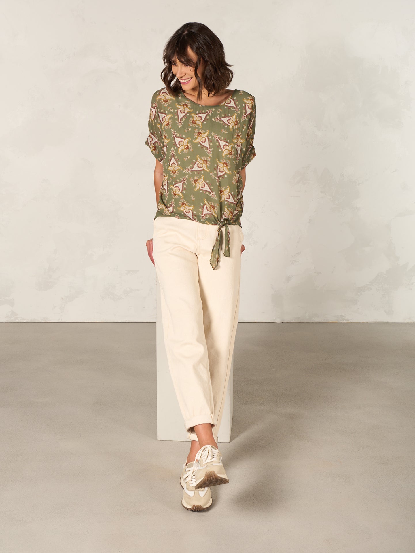 Bluse mit Knoten