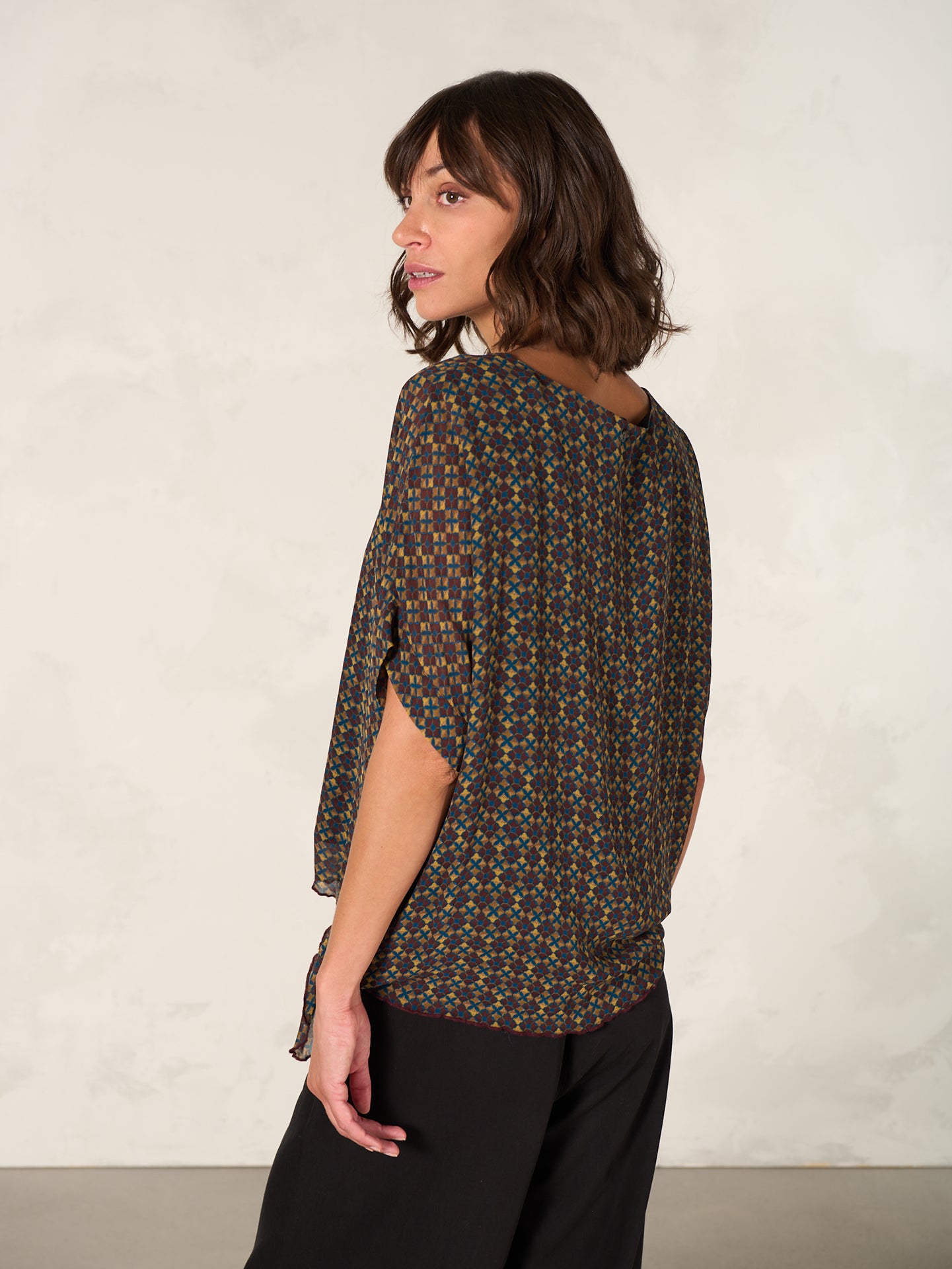 Bluse mit Knoten