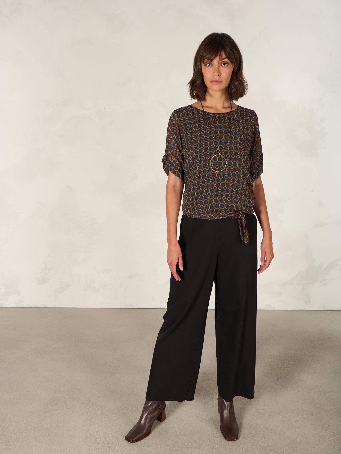 Bluse mit Knoten
