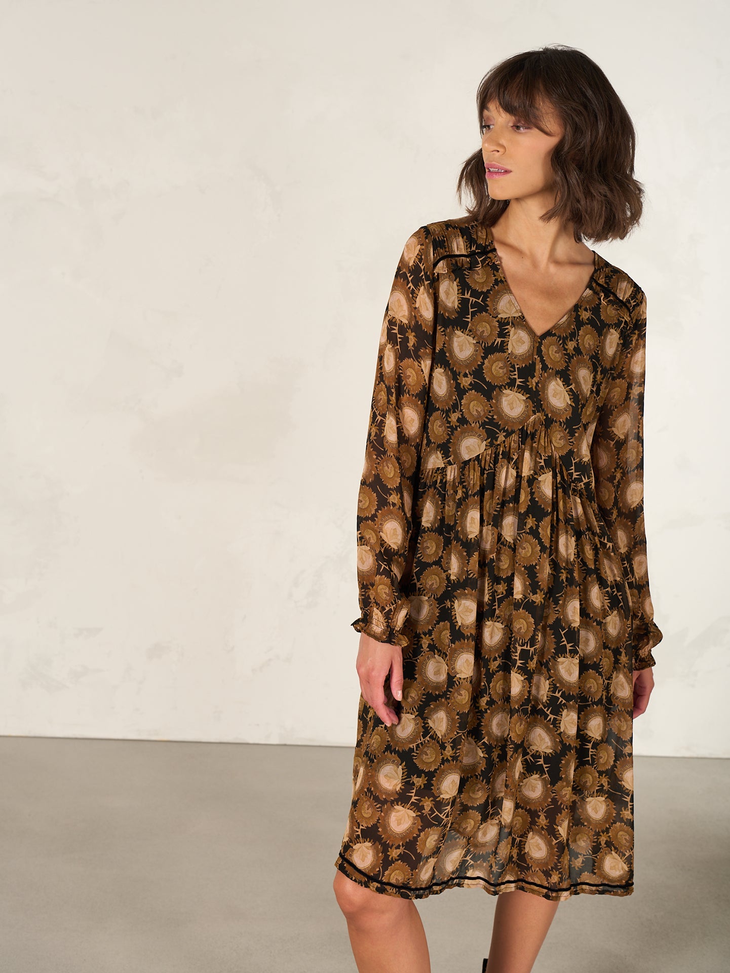 Kleid mit V-Ausschnitt