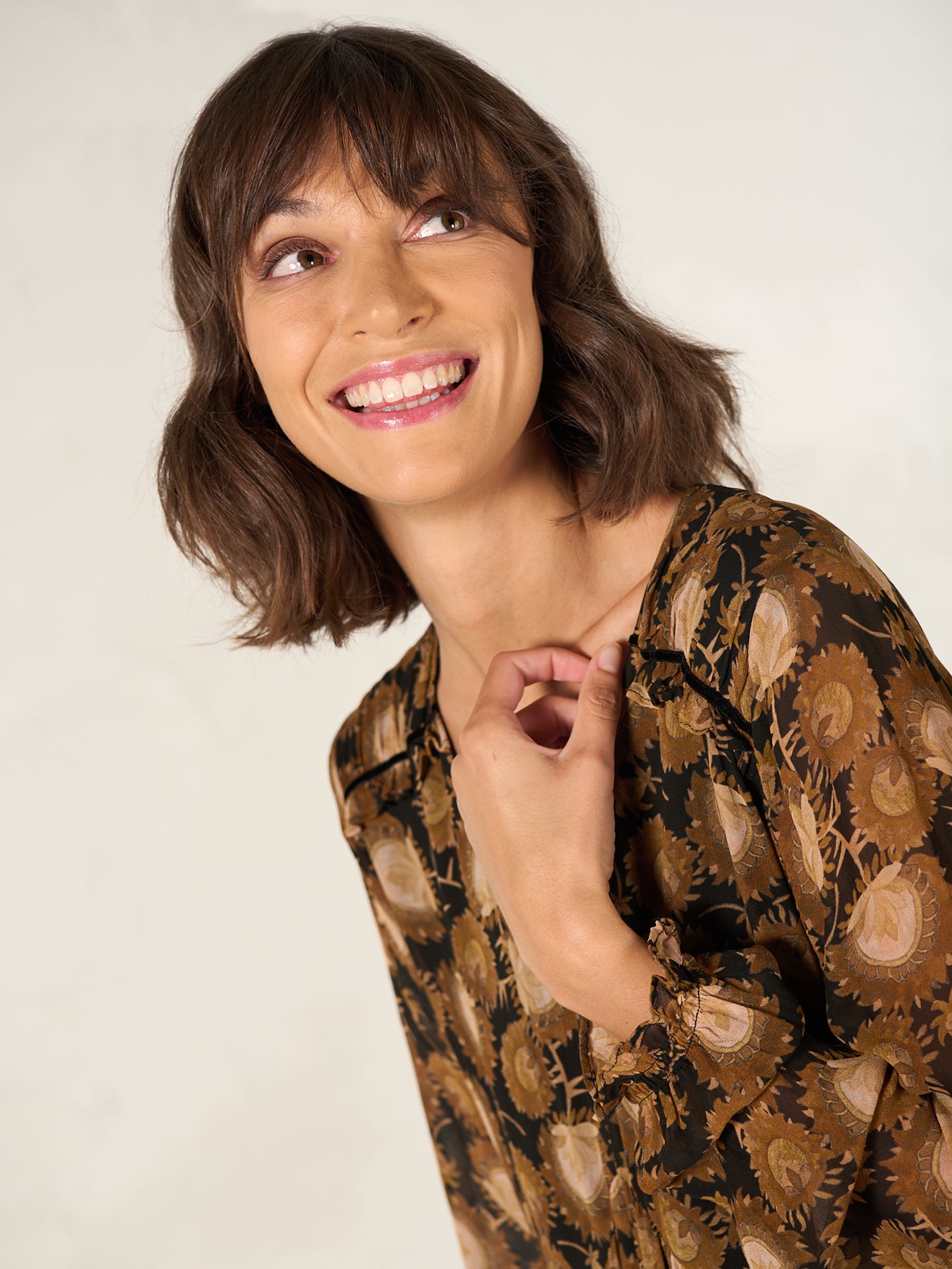 Kleid mit V-Ausschnitt