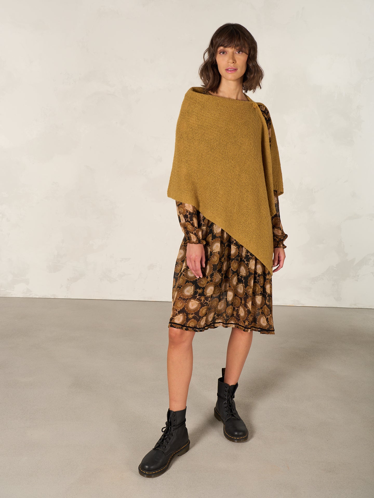 Kleid mit V-Ausschnitt