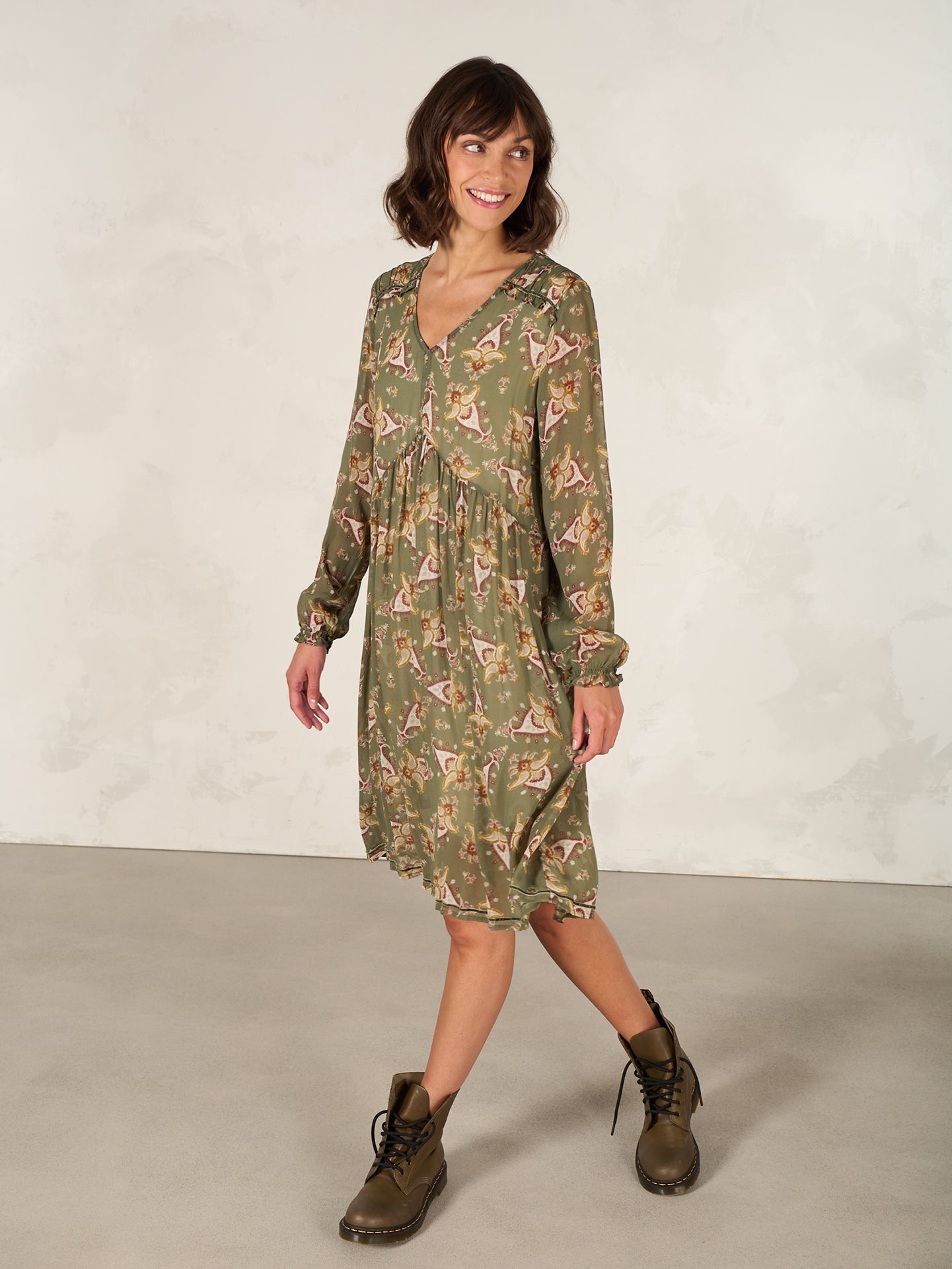 Kleid mit V-Ausschnitt