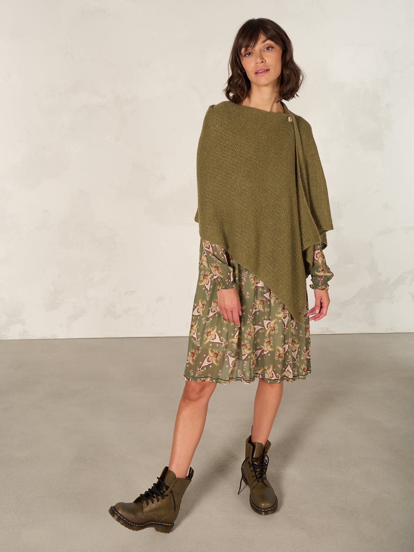 Kleid mit V-Ausschnitt