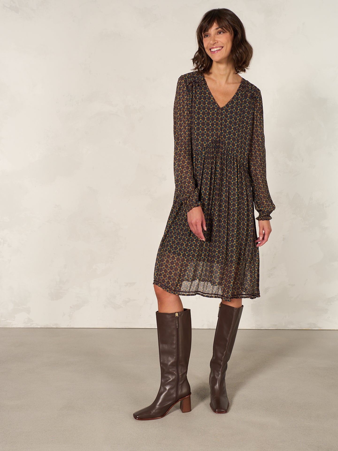 Kleid mit V-Ausschnitt
