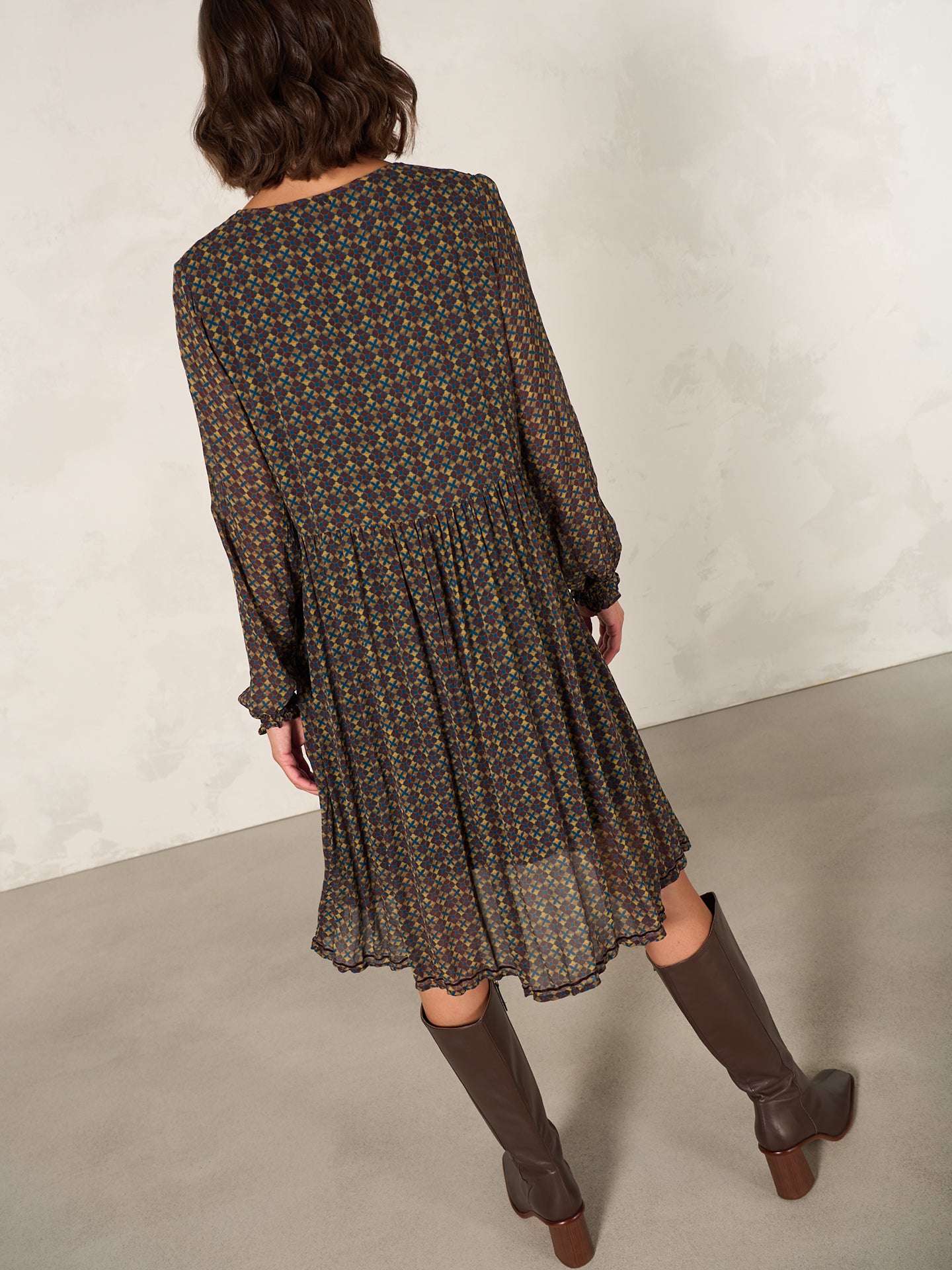 Kleid mit V-Ausschnitt