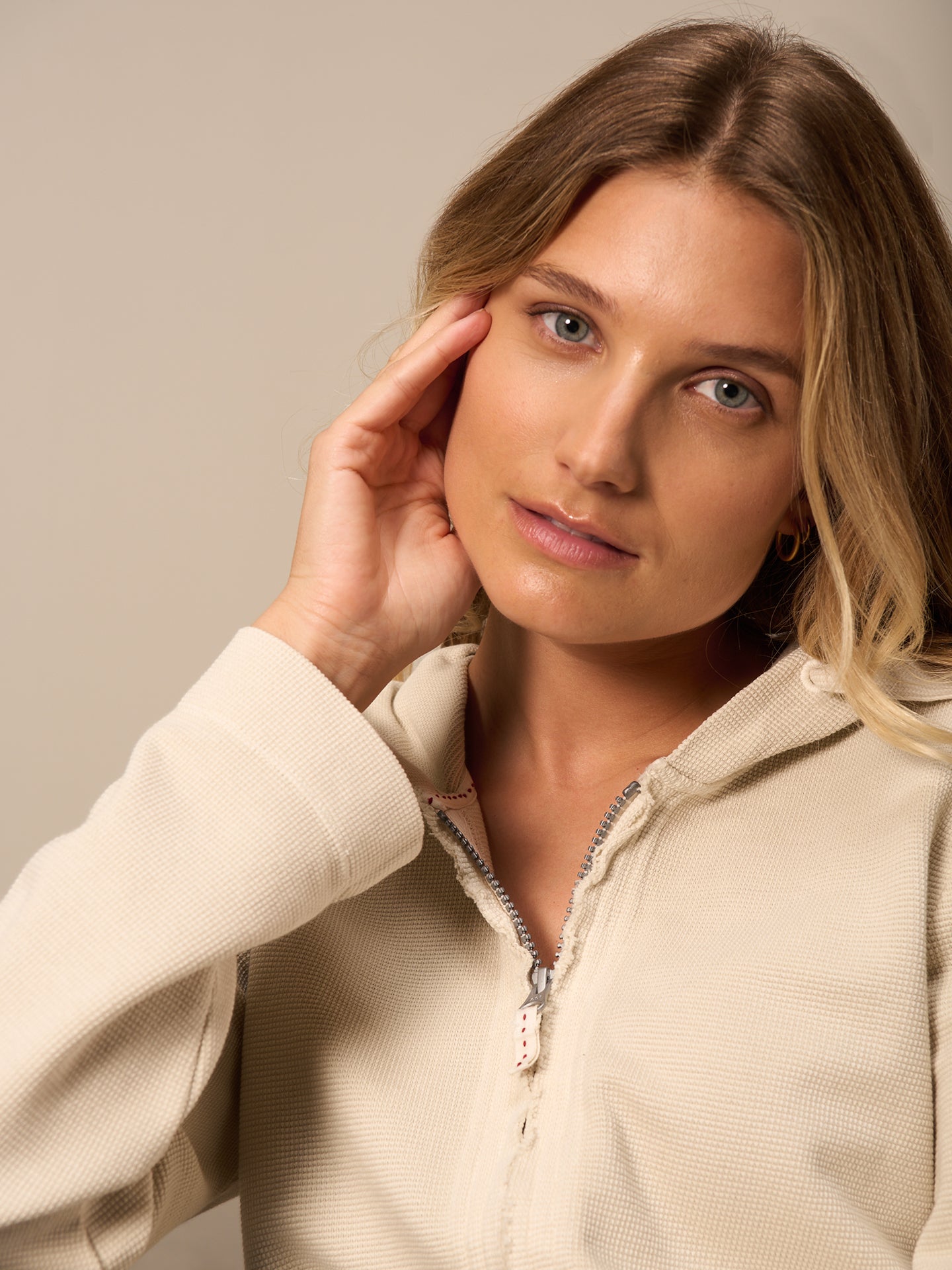 Sweatjacke mit Kapuze