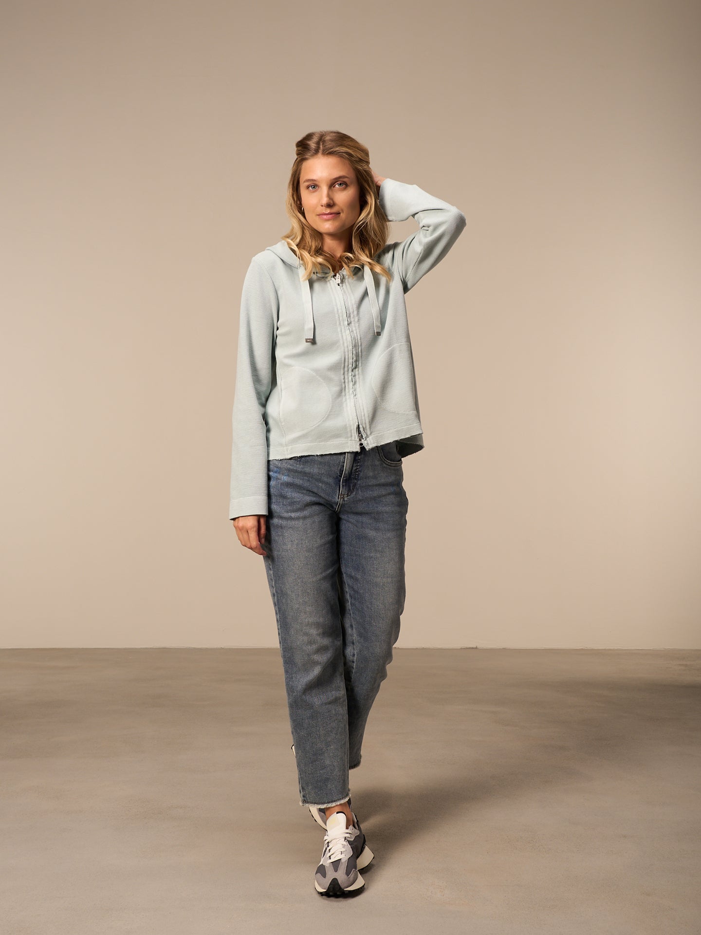 Sweatjacke mit Kapuze