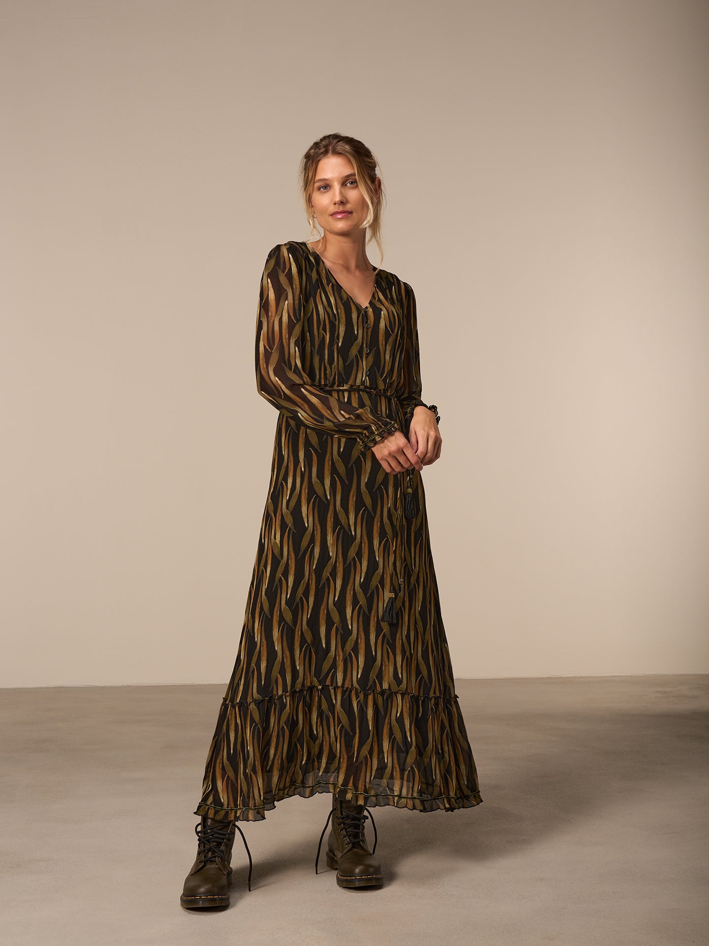 Kleid mit V-Ausschnitt