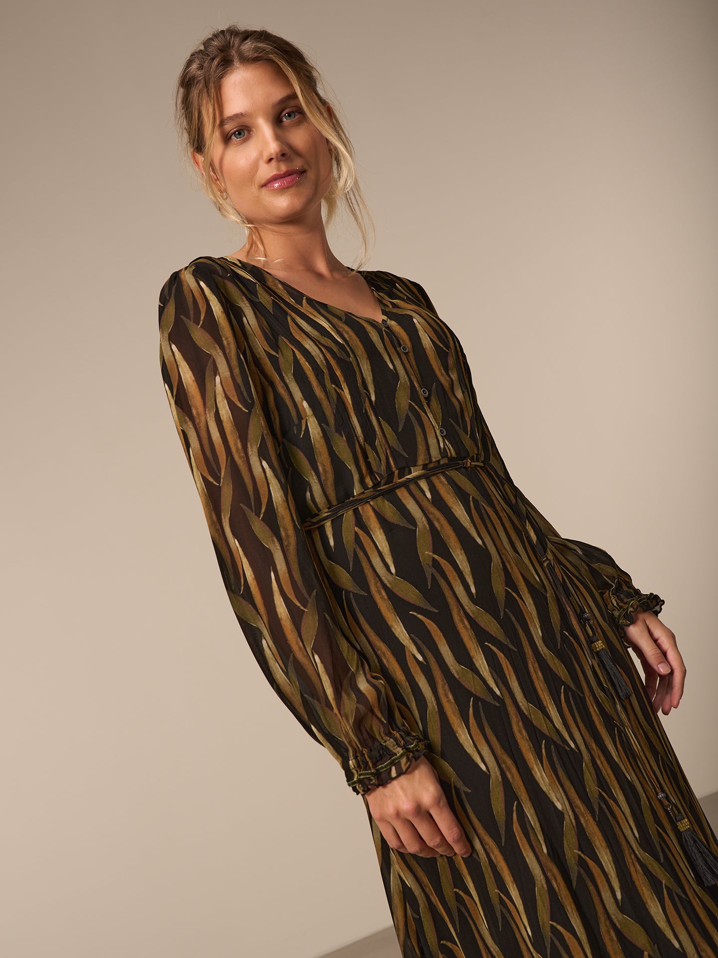 Kleid mit V-Ausschnitt