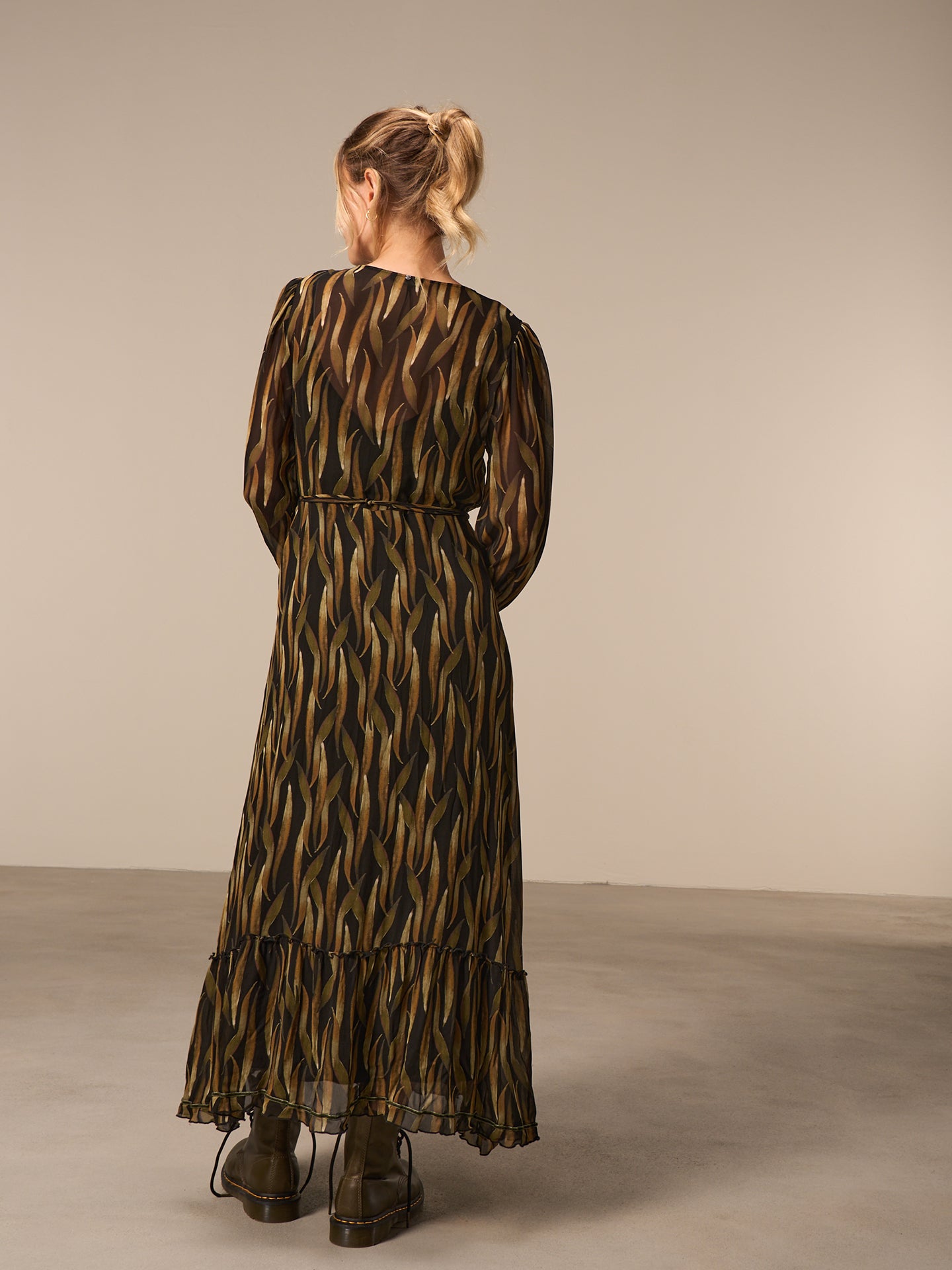 Kleid mit V-Ausschnitt