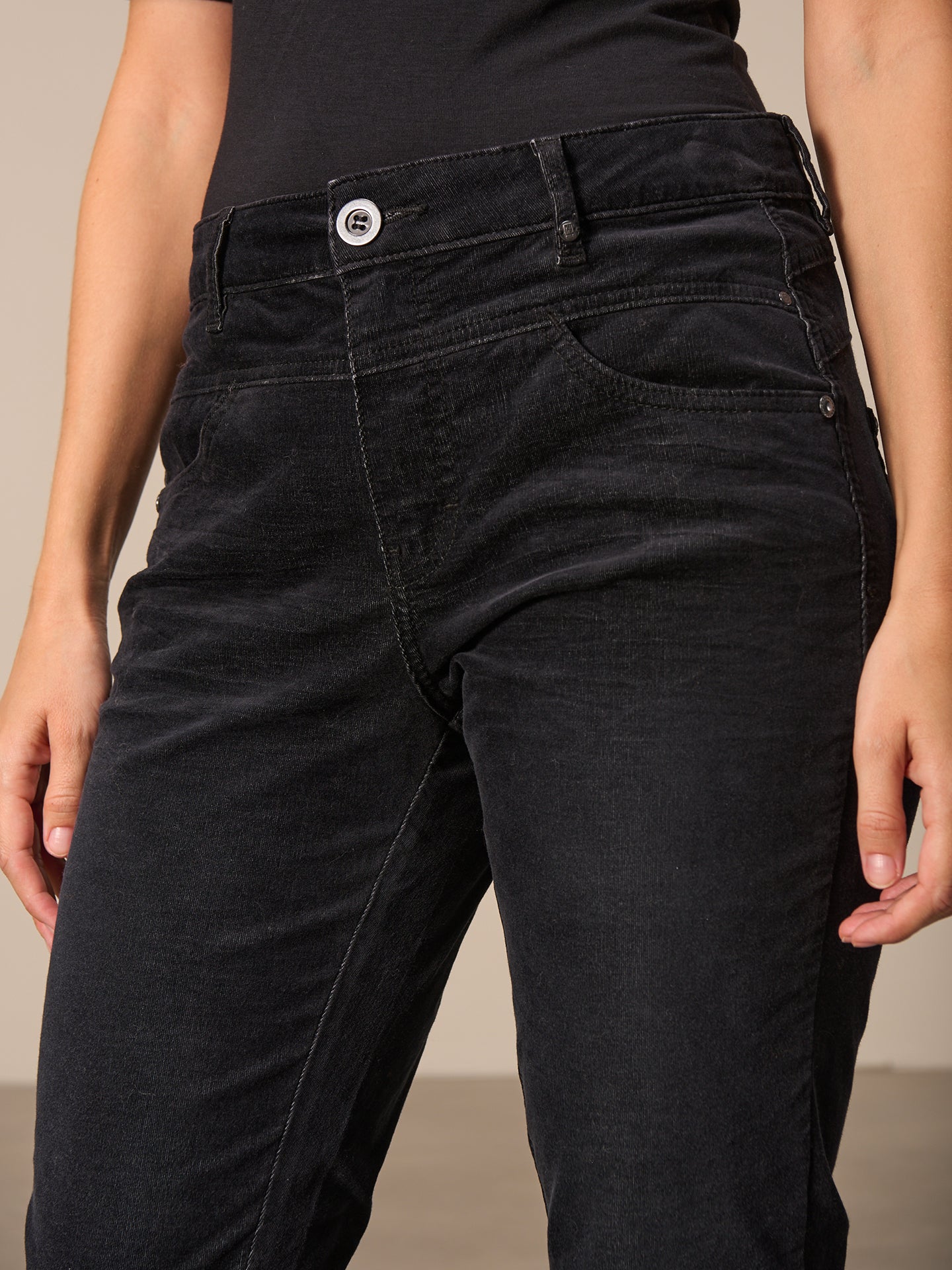 pantalon tapered