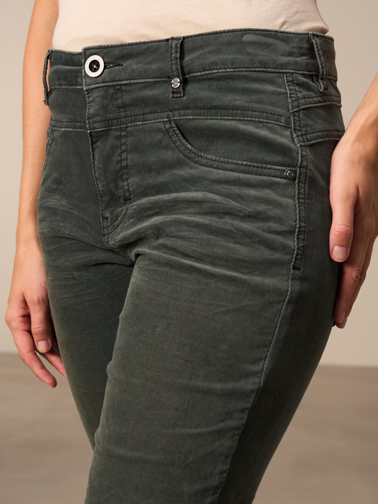 pantalon tapered