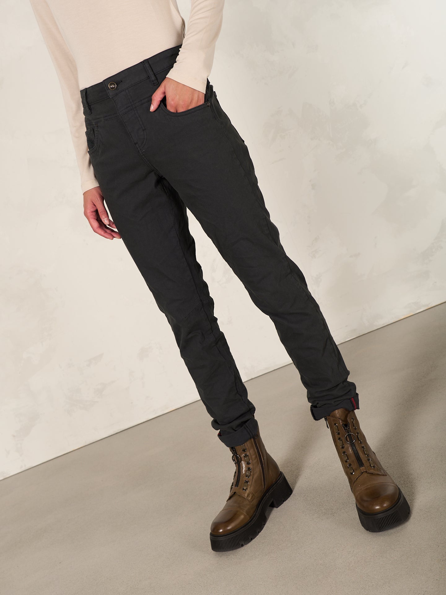 Tapered pants