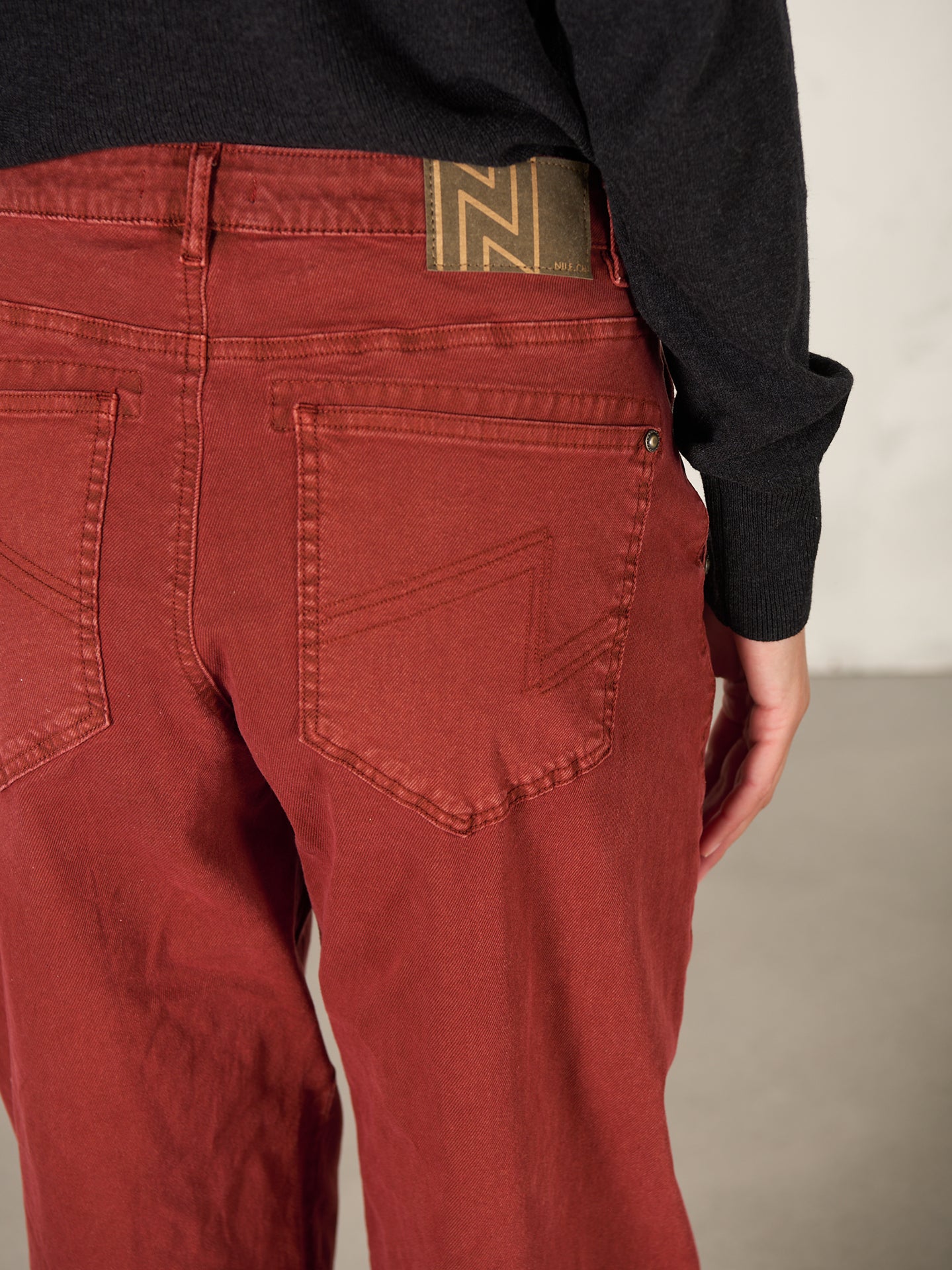 Barrel-leg trousers