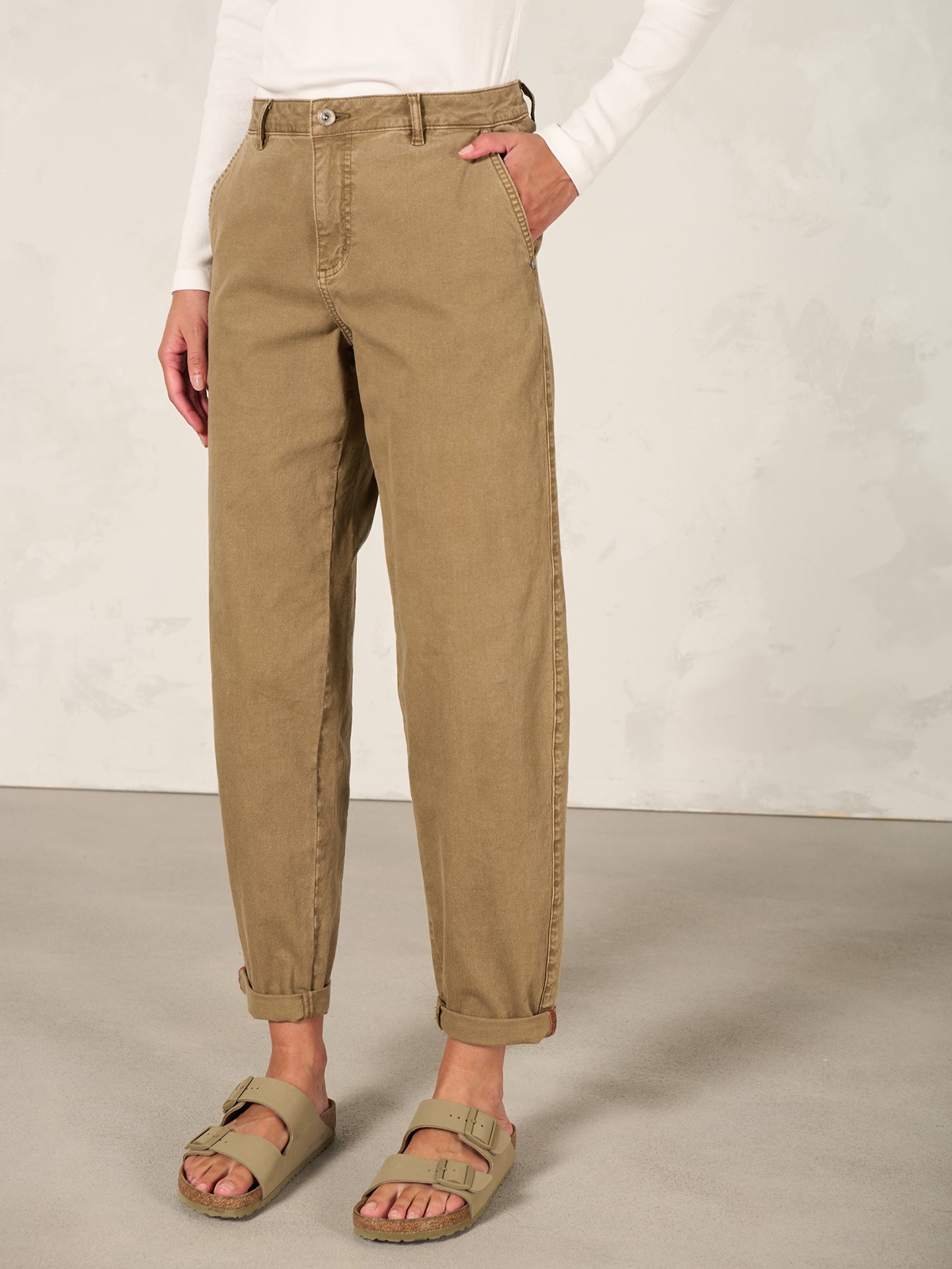 Barrel-leg trousers