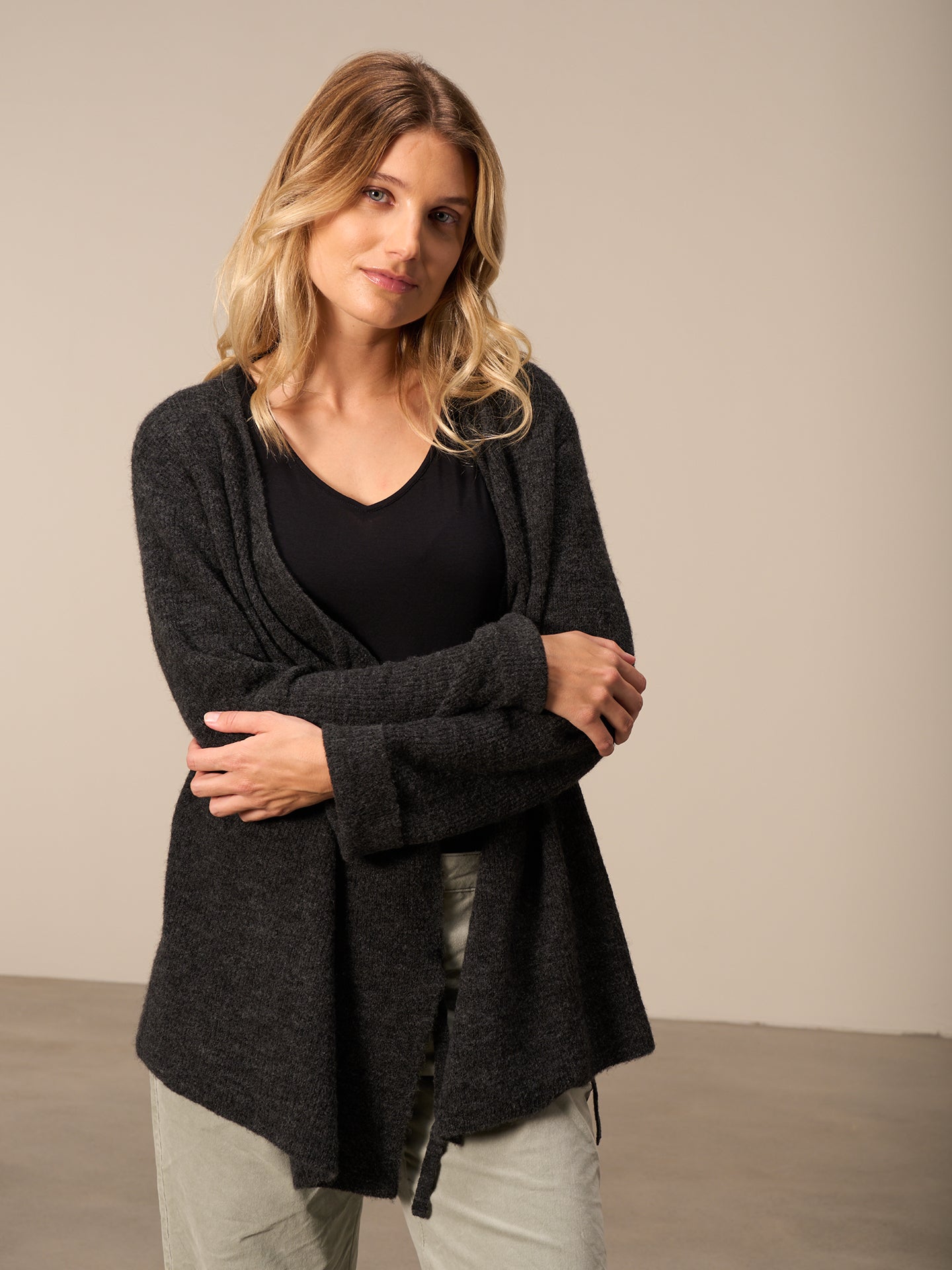 Strickjacke gewickelt