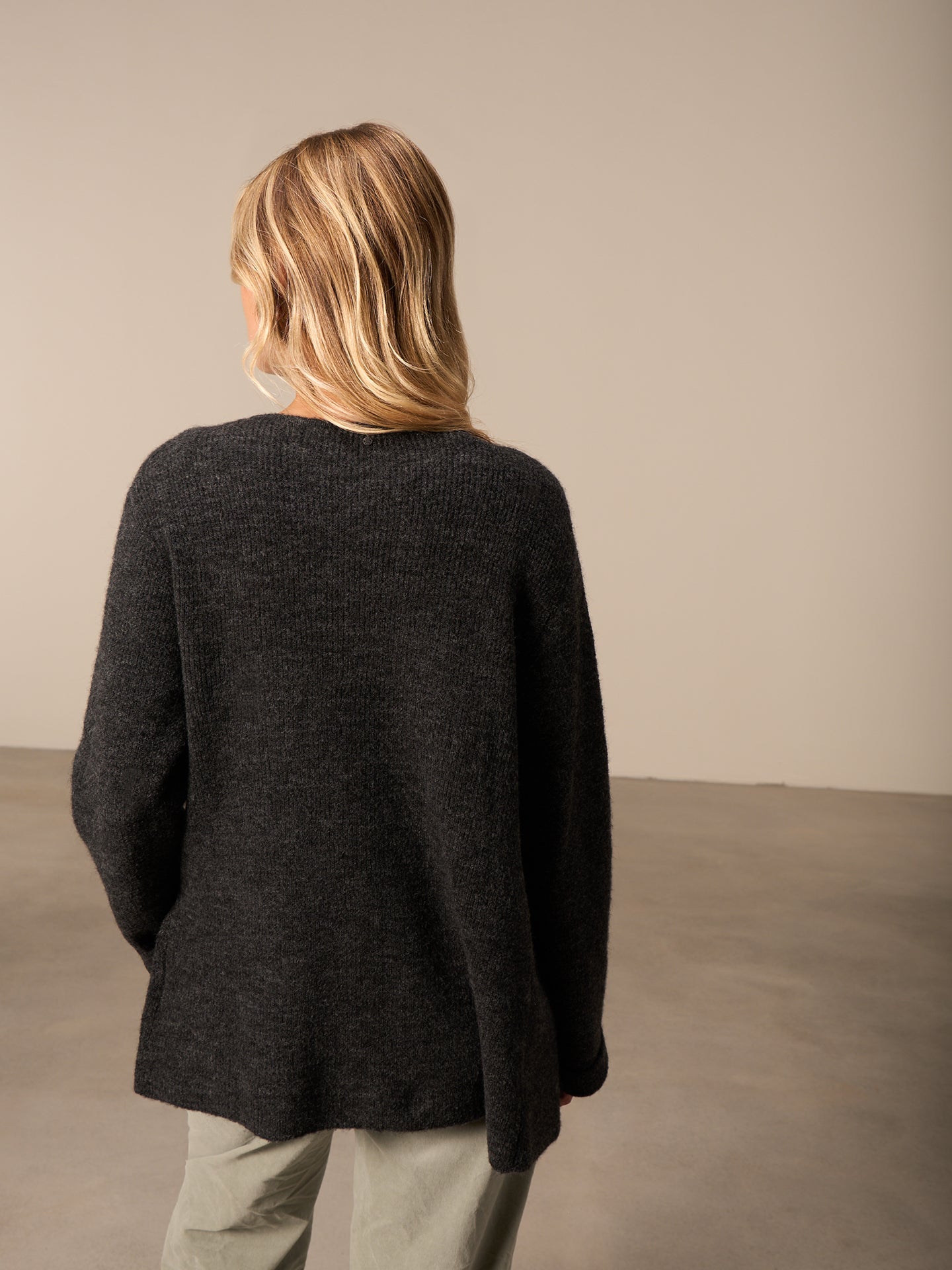 Strickjacke gewickelt