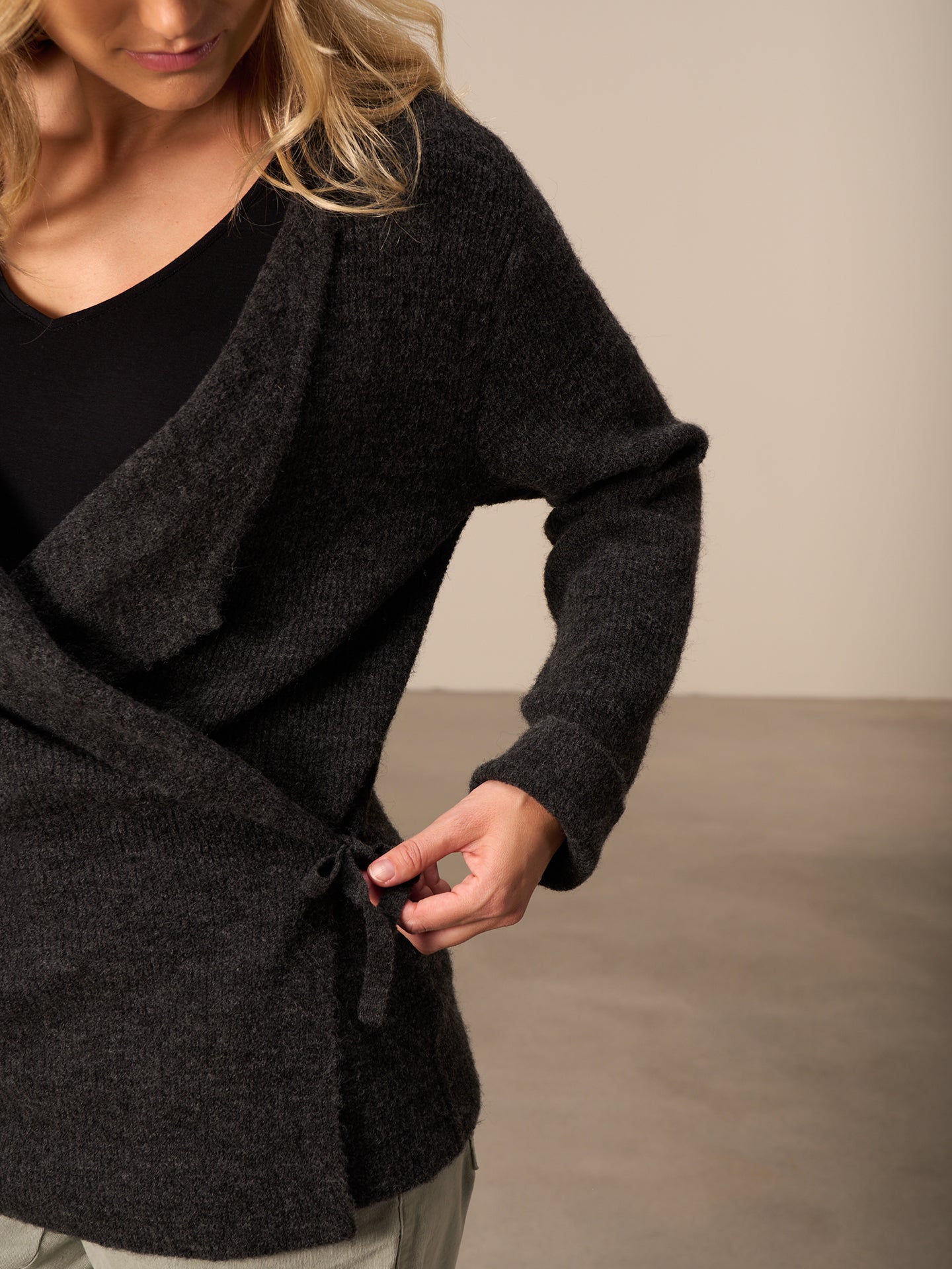 Strickjacke gewickelt