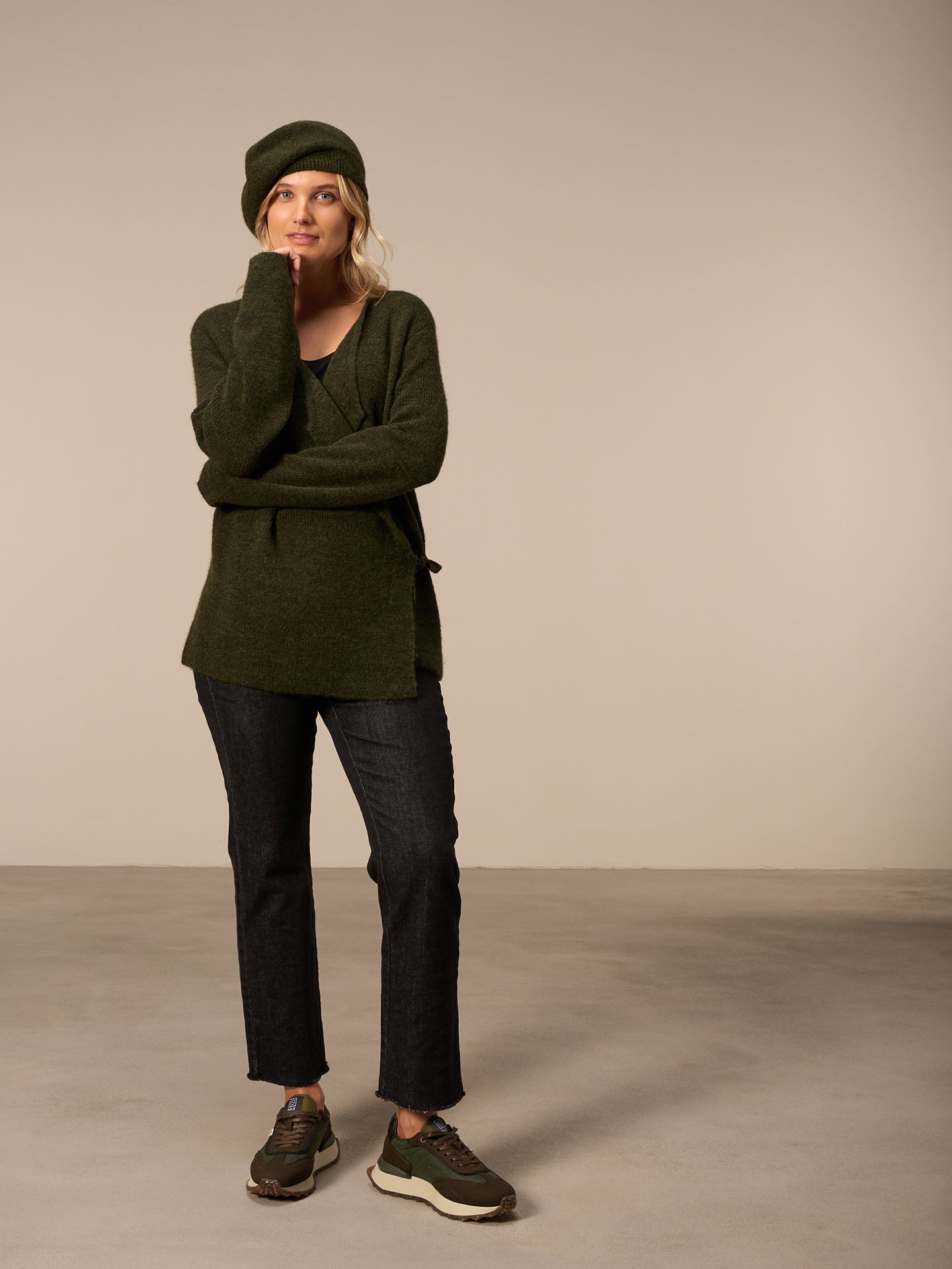 Strickjacke gewickelt