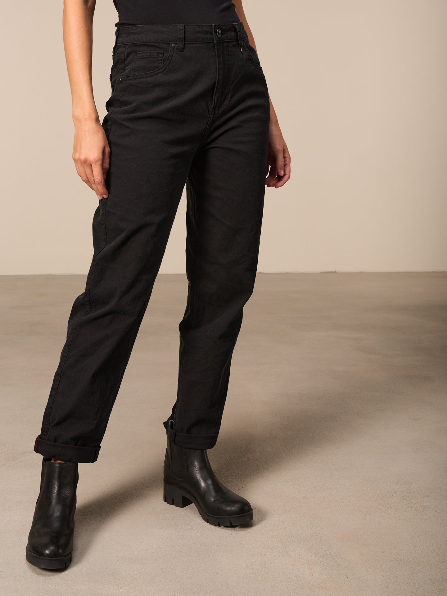Barrel-leg trousers