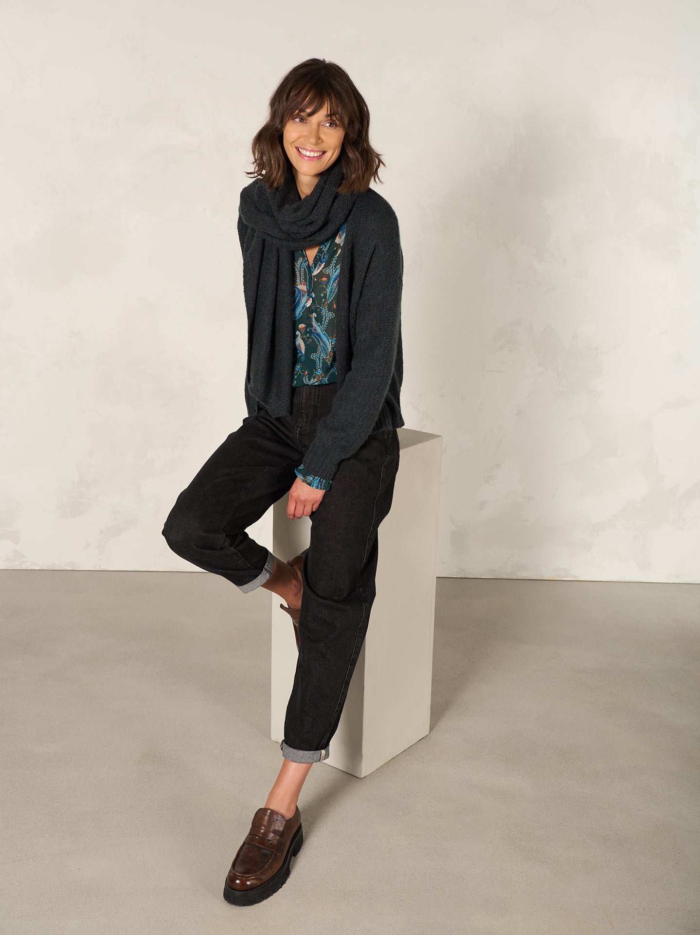 Barrel-leg trousers