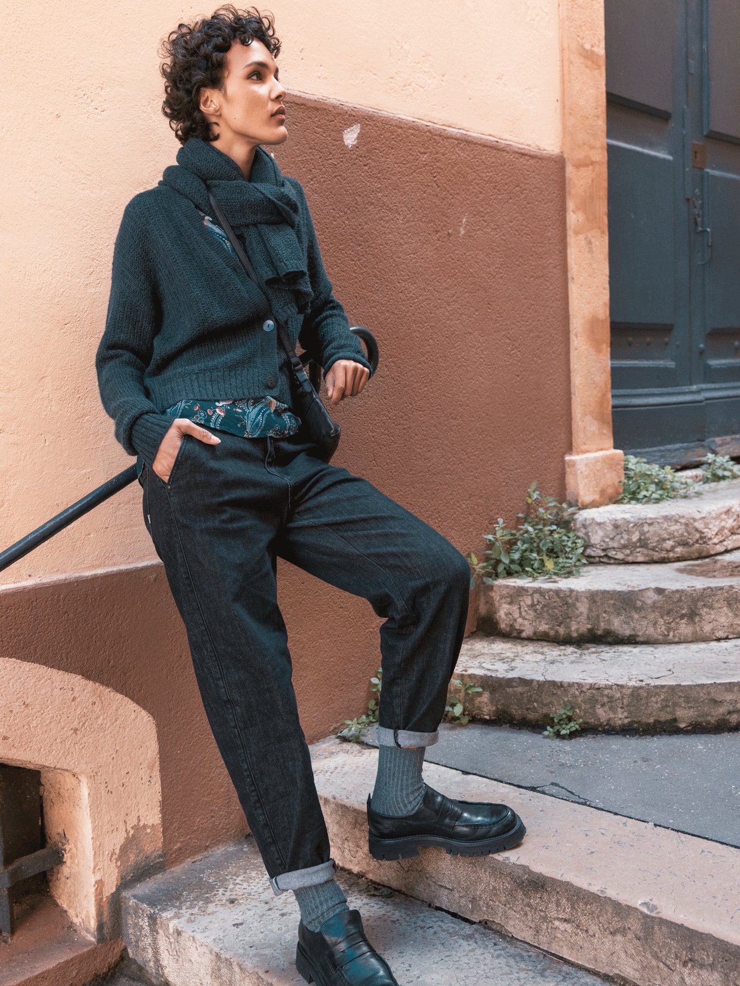 Barrel-leg trousers