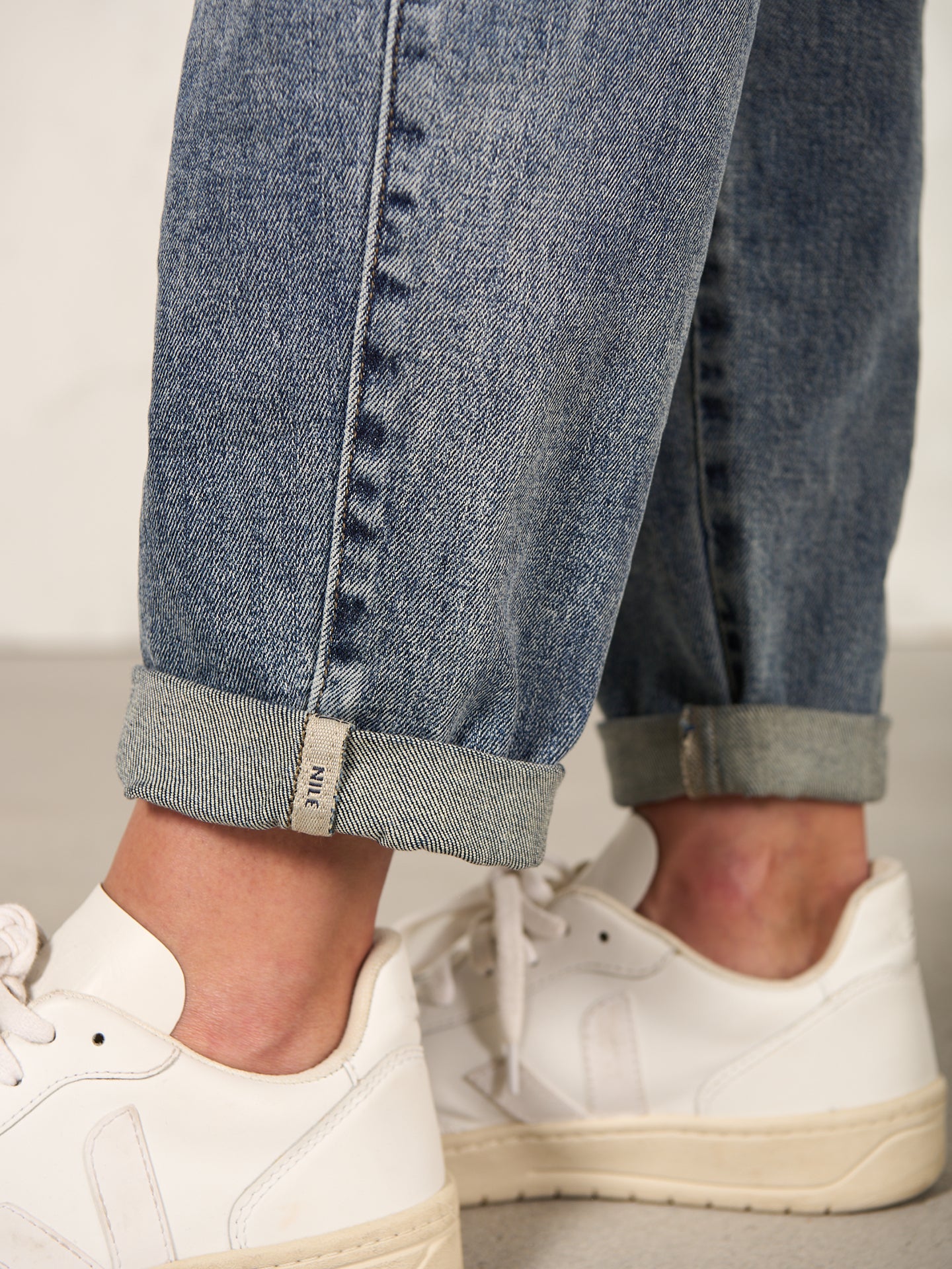 Barrel-leg trousers