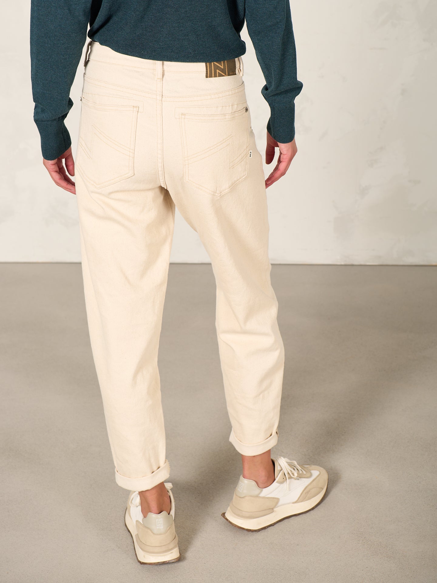 Barrel-leg trousers