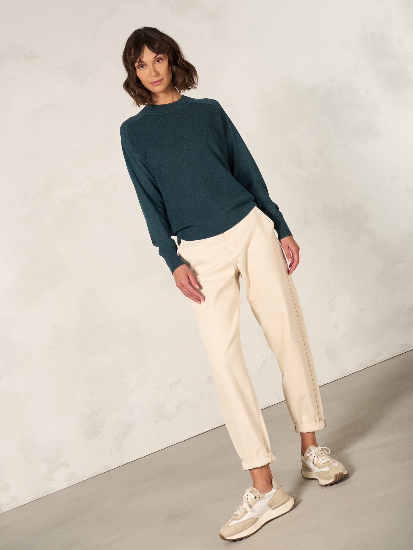 Barrel-leg trousers