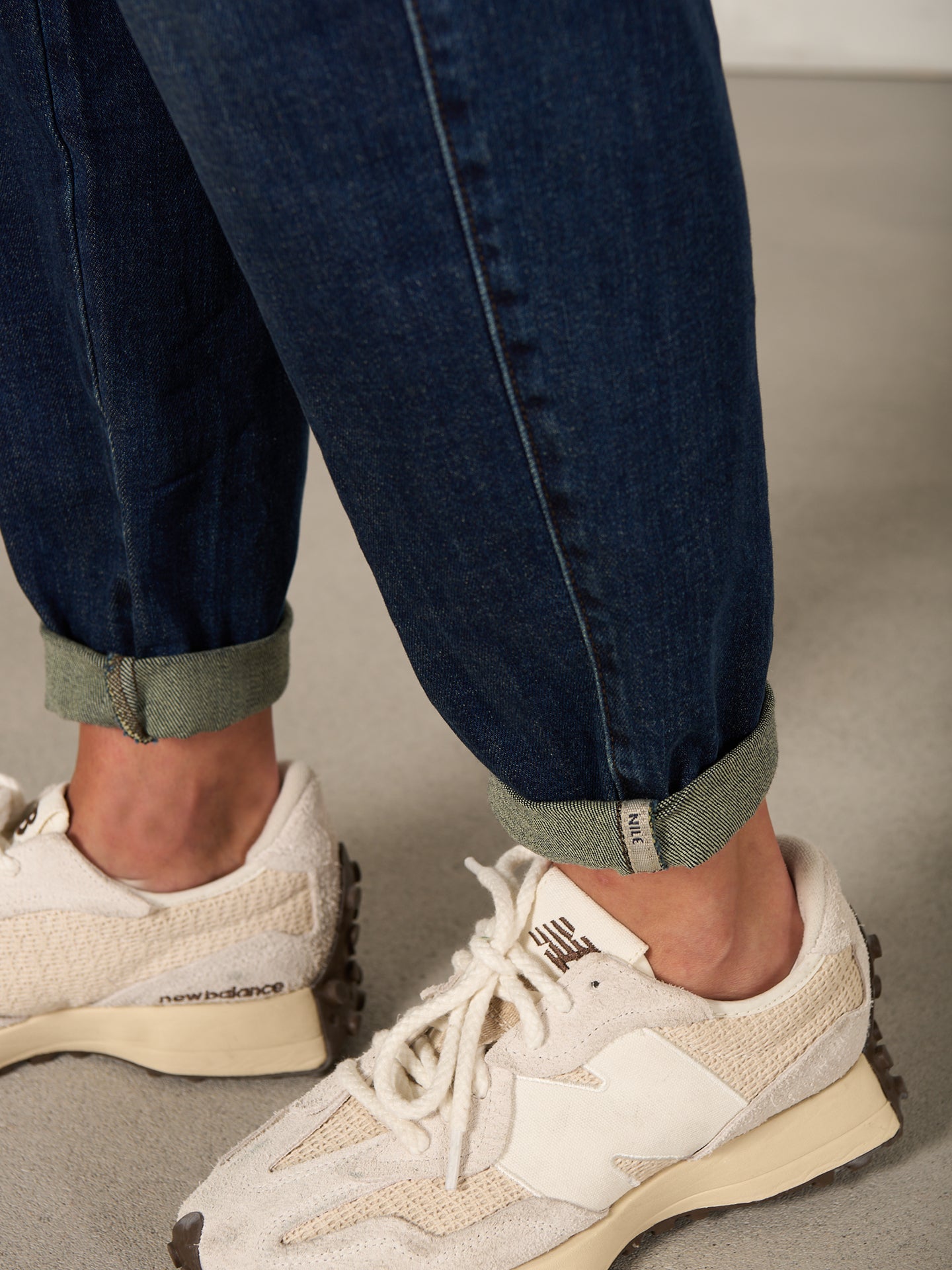 Barrel-leg trousers