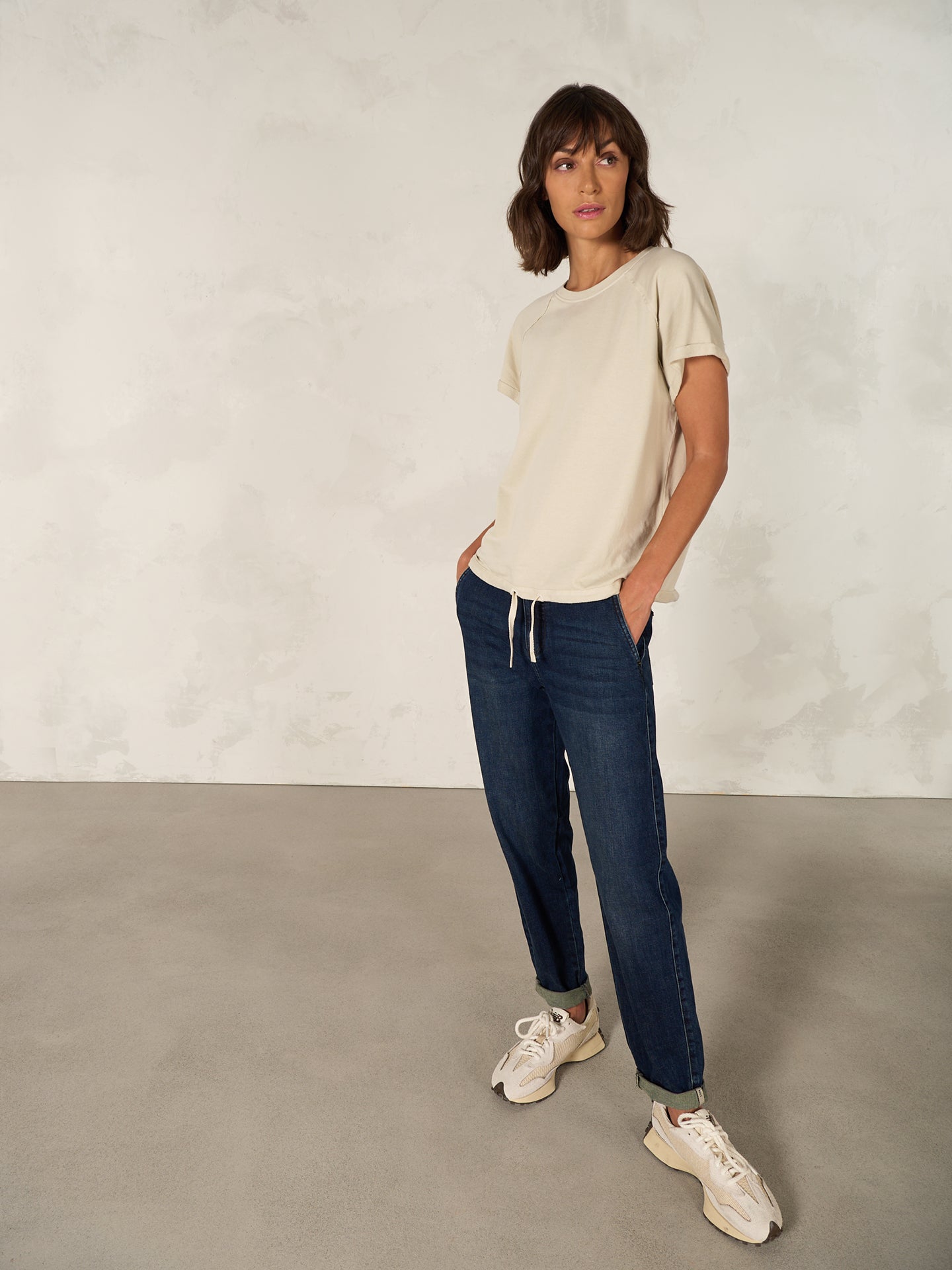 Barrel-leg trousers