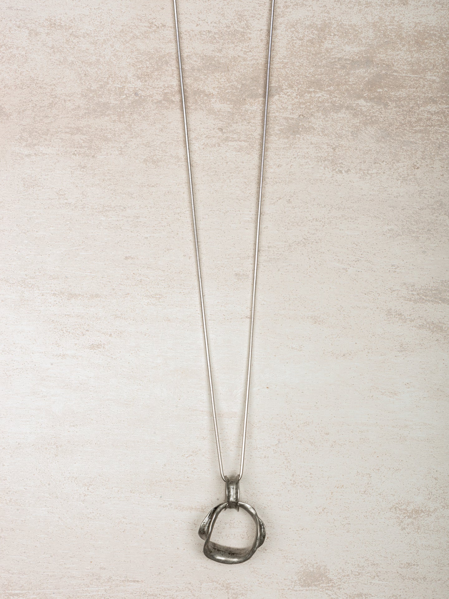 collier avec pendentif