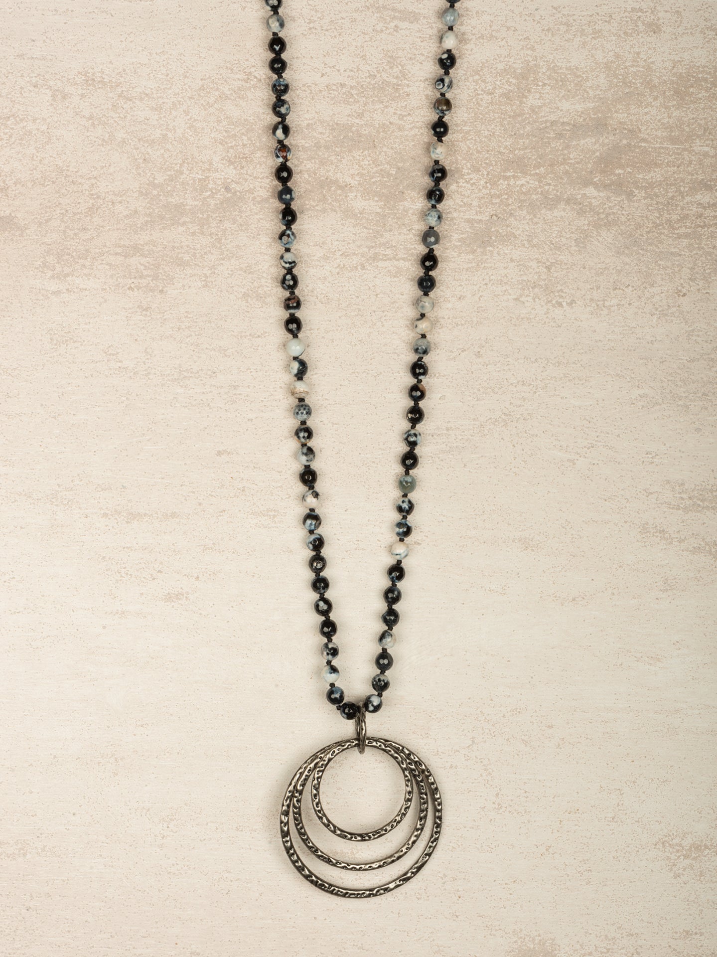 collier avec pendentif