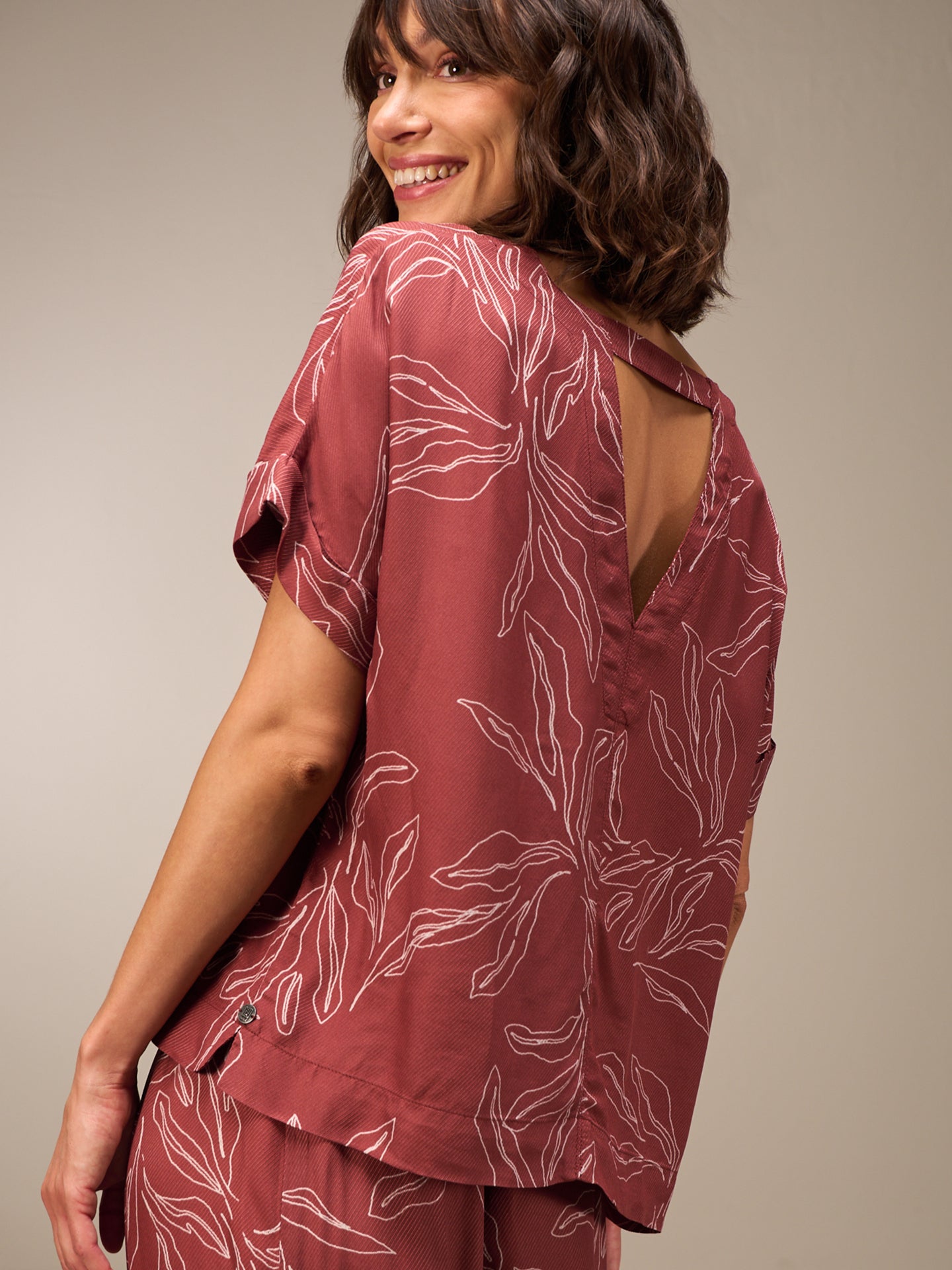 Round-neck blouse