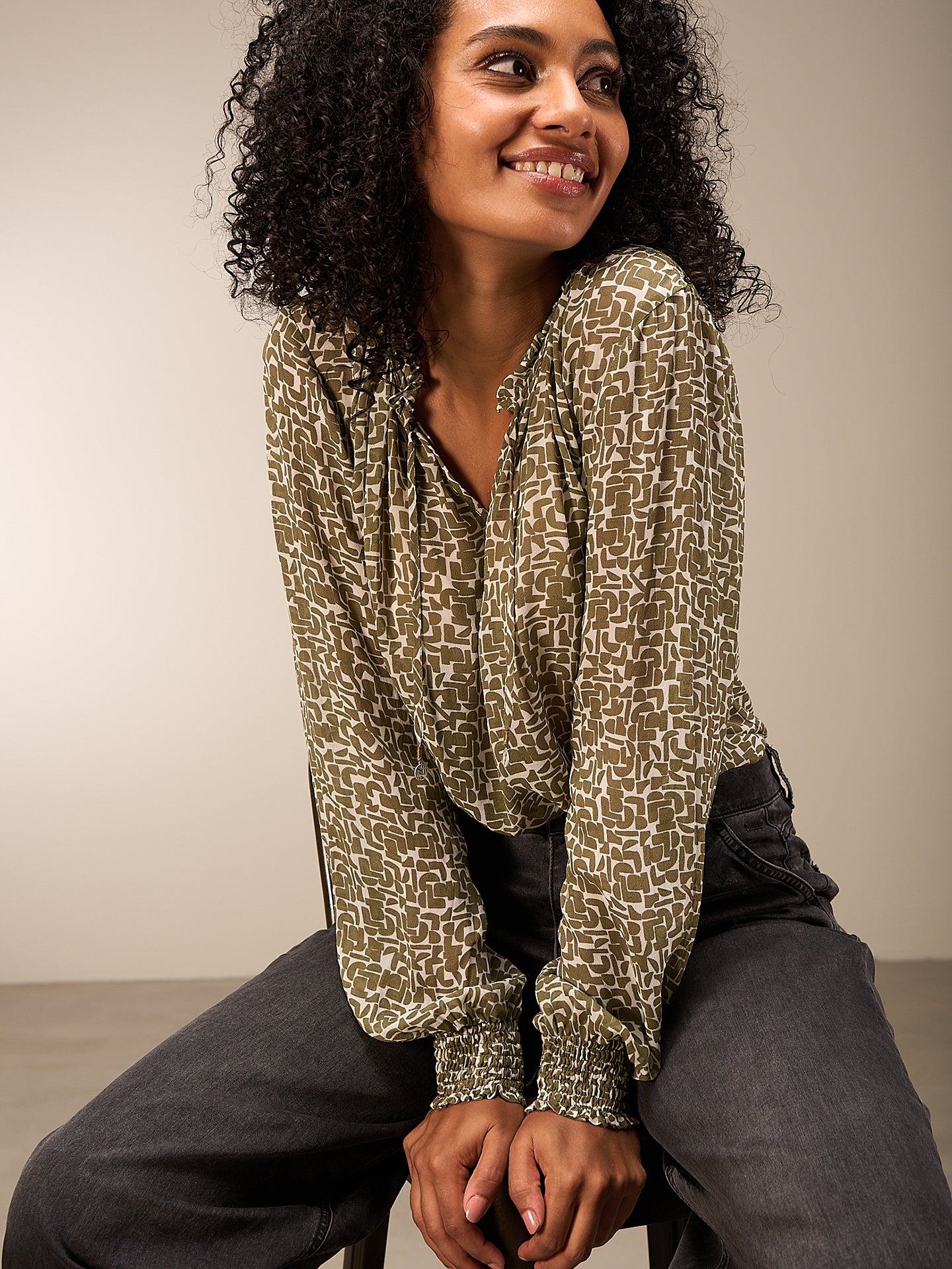 blouse avec détails à volants